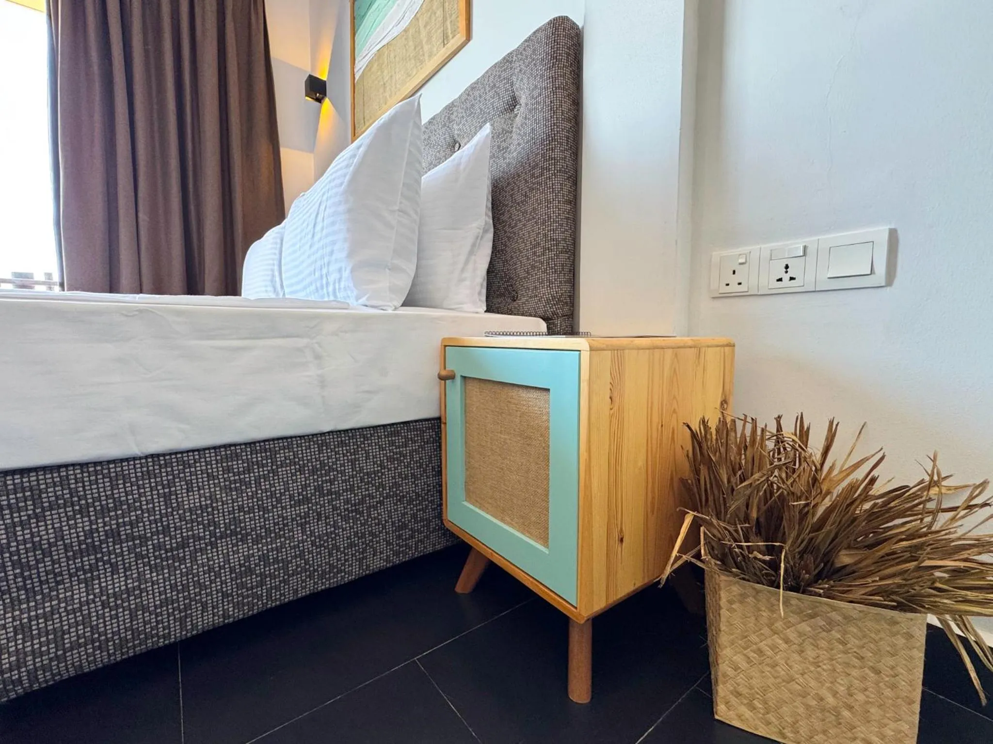 Bed in Moi Induruwa by DBI