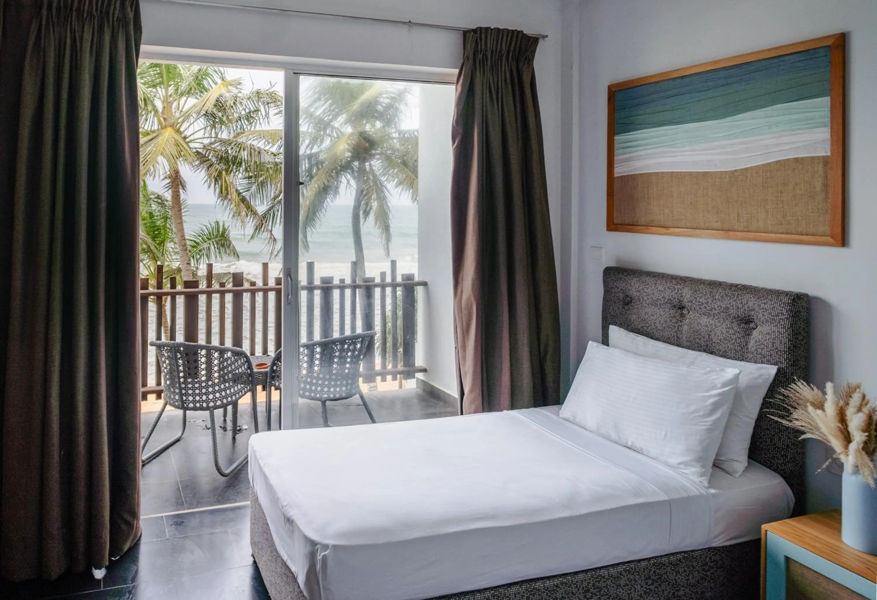 Bed in Moi Induruwa by DBI