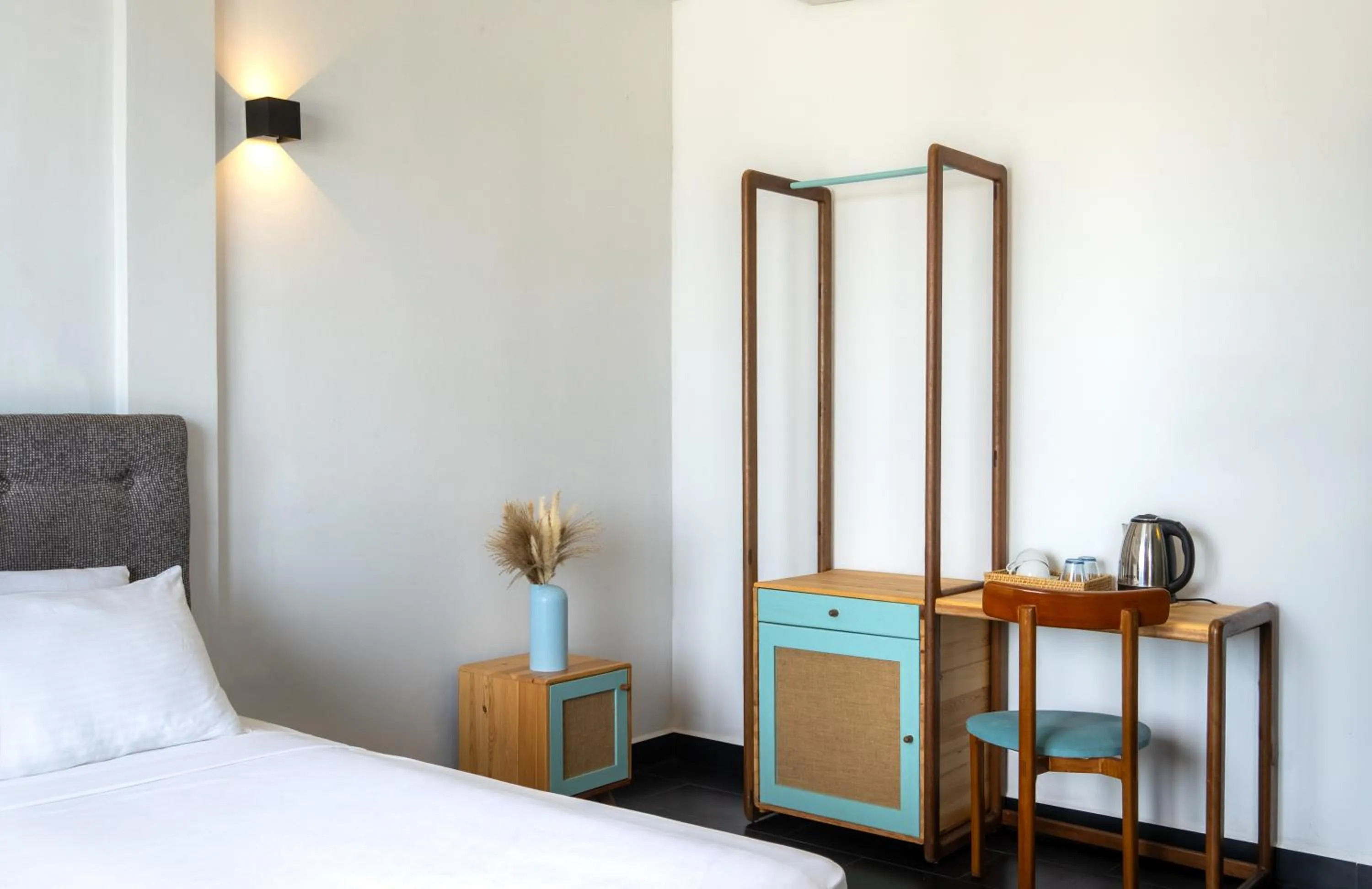 Bed in Moi Induruwa by DBI