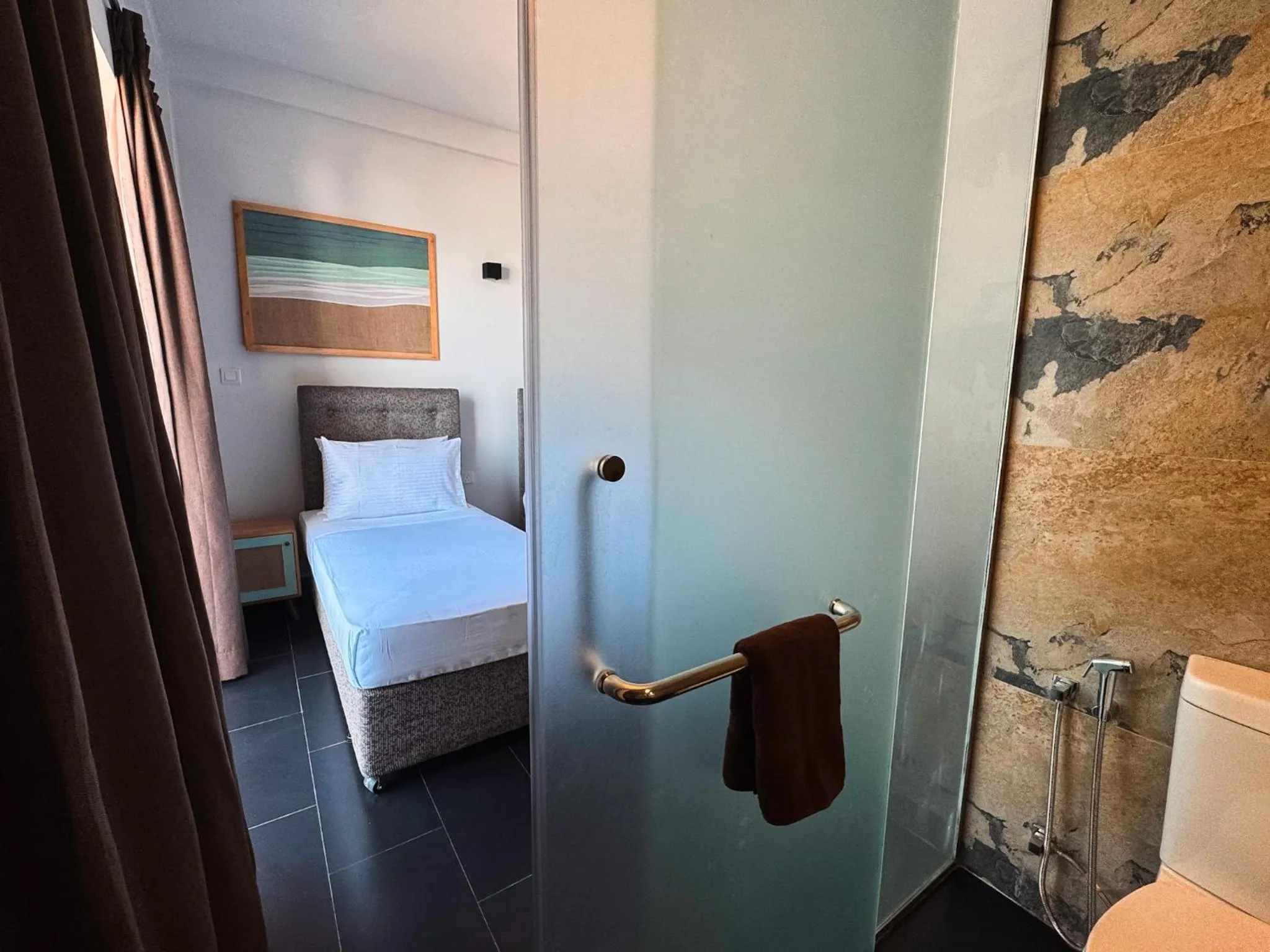 Bed in Moi Induruwa by DBI