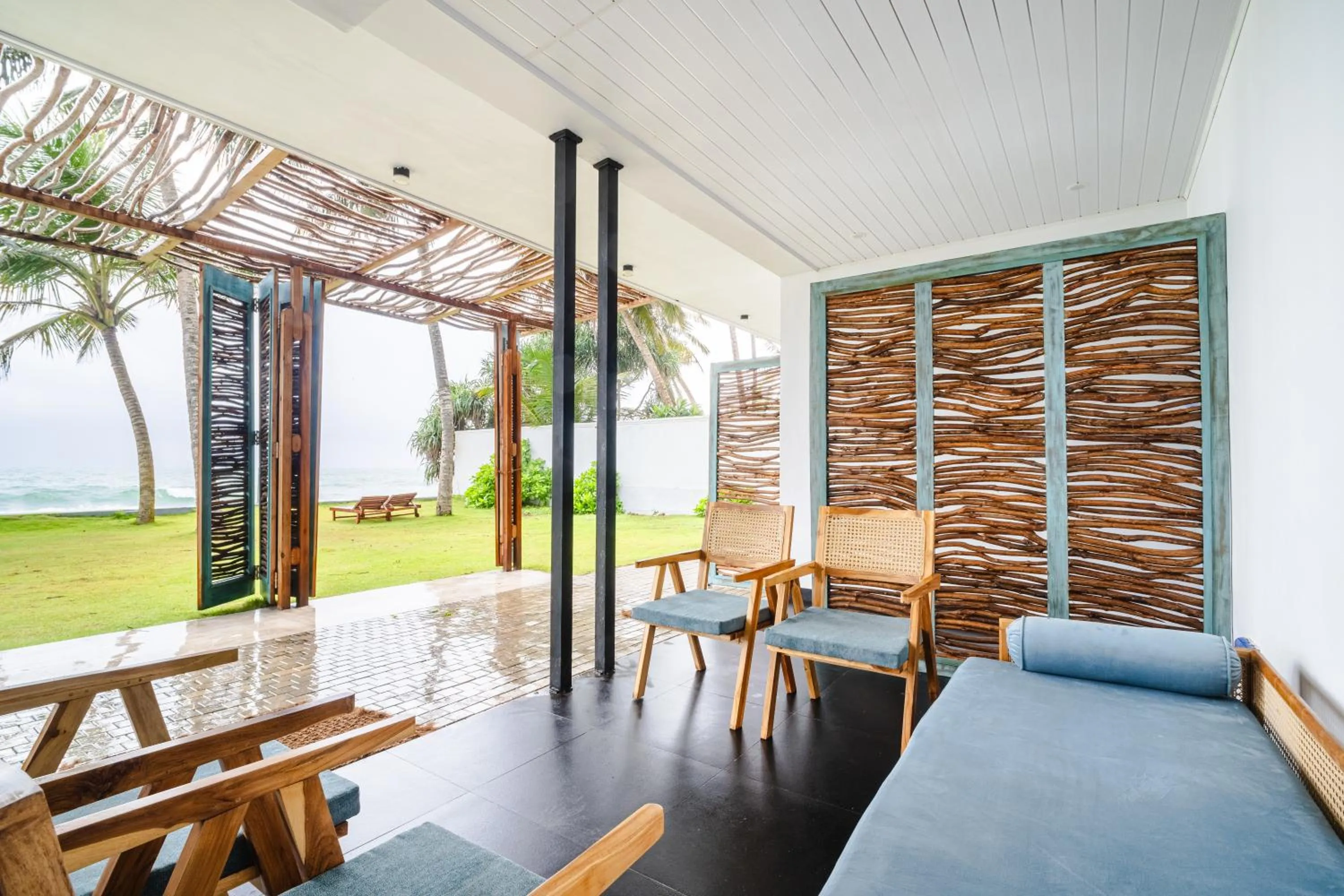 Day in Moi Induruwa by DBI