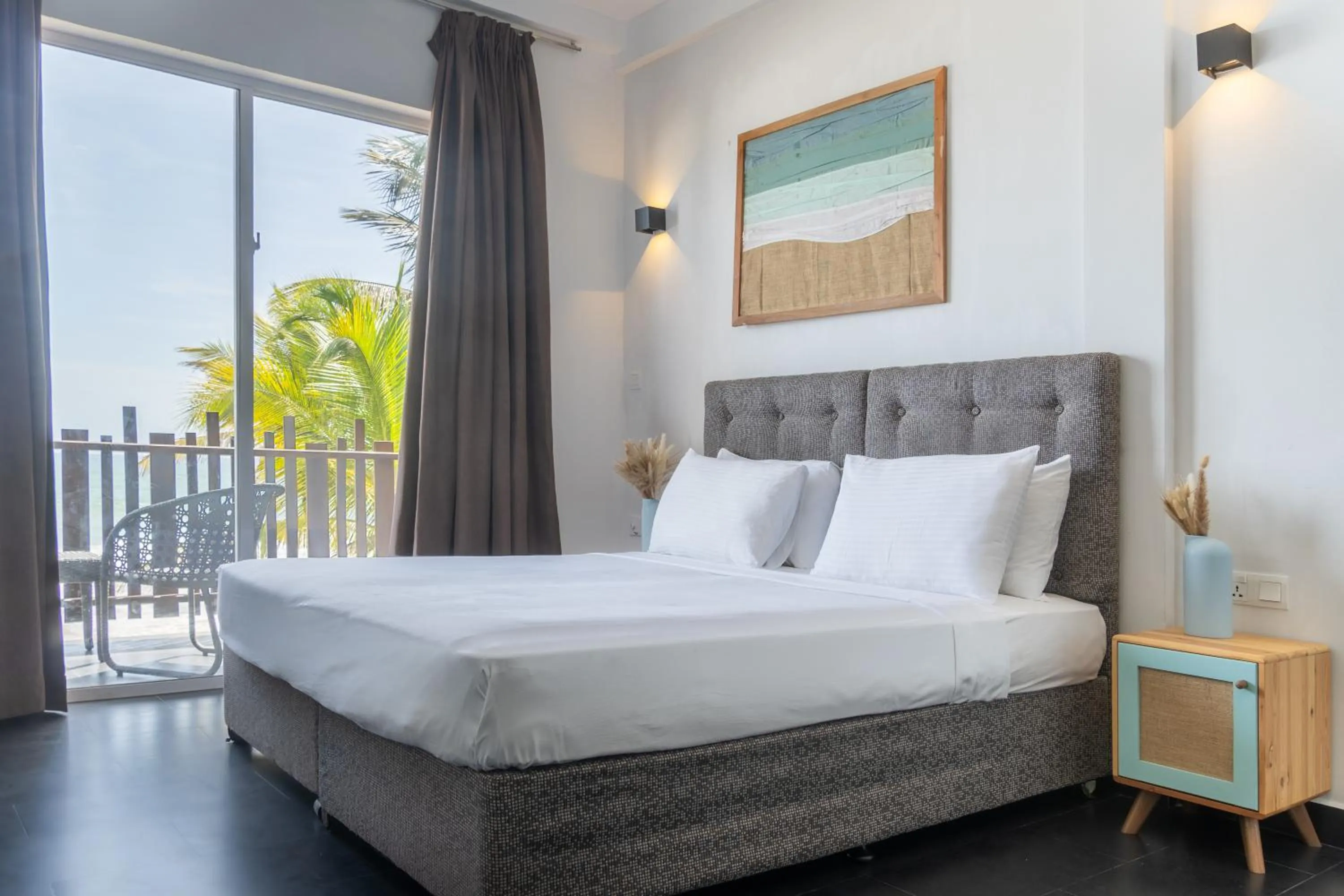 Bed in Moi Induruwa by DBI