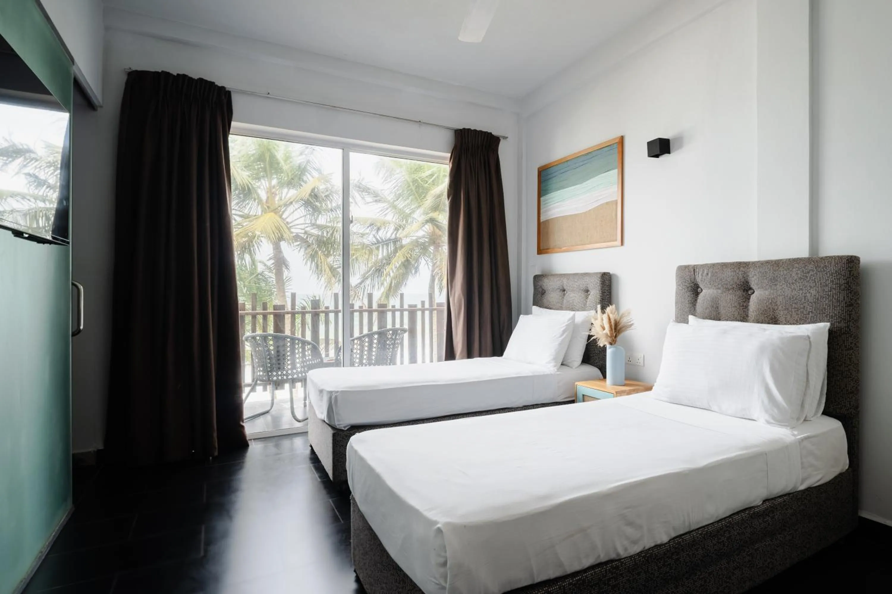 Bed in Moi Induruwa by DBI