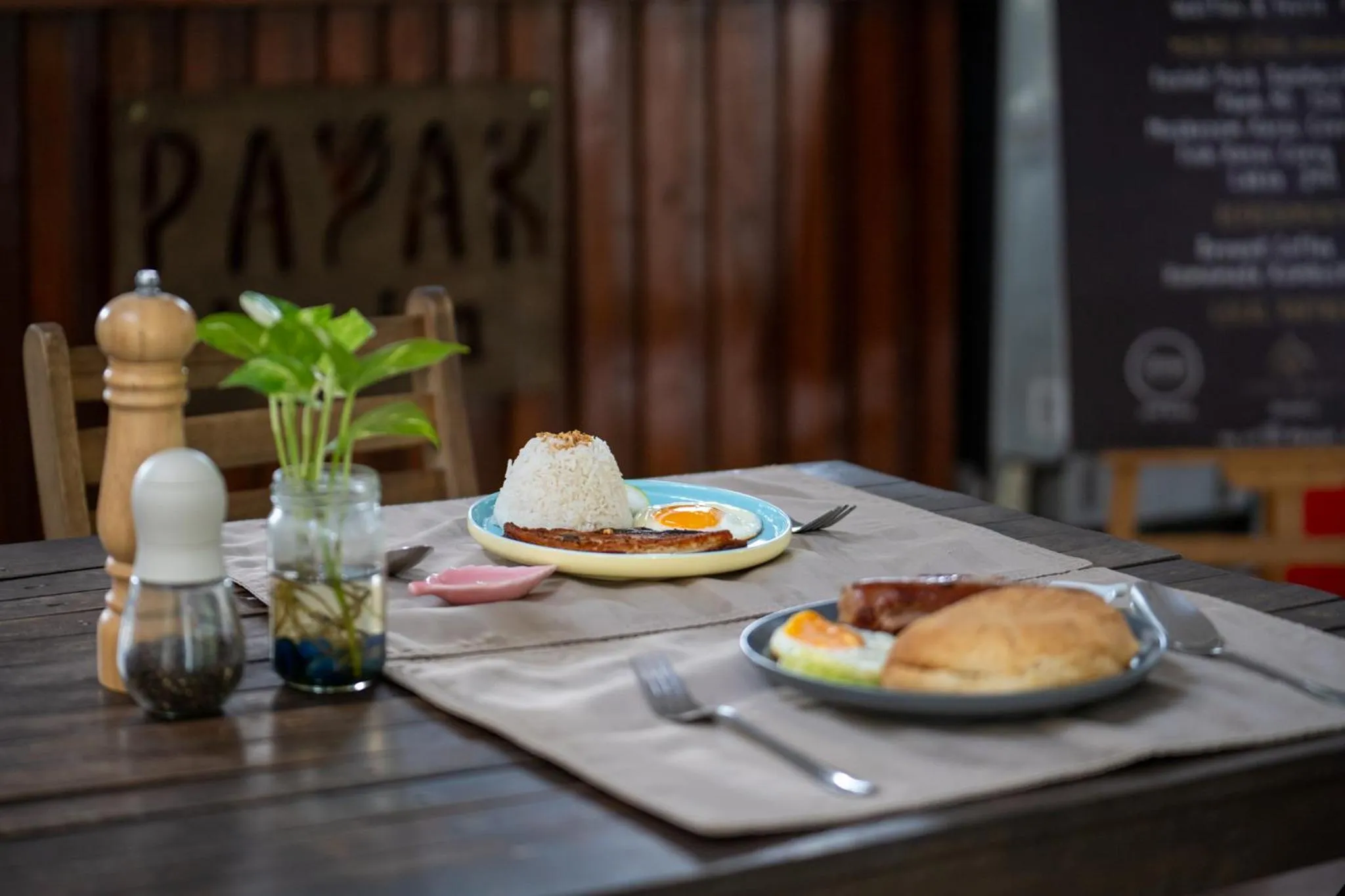 Restaurant/places to eat in Aluntala Hostel