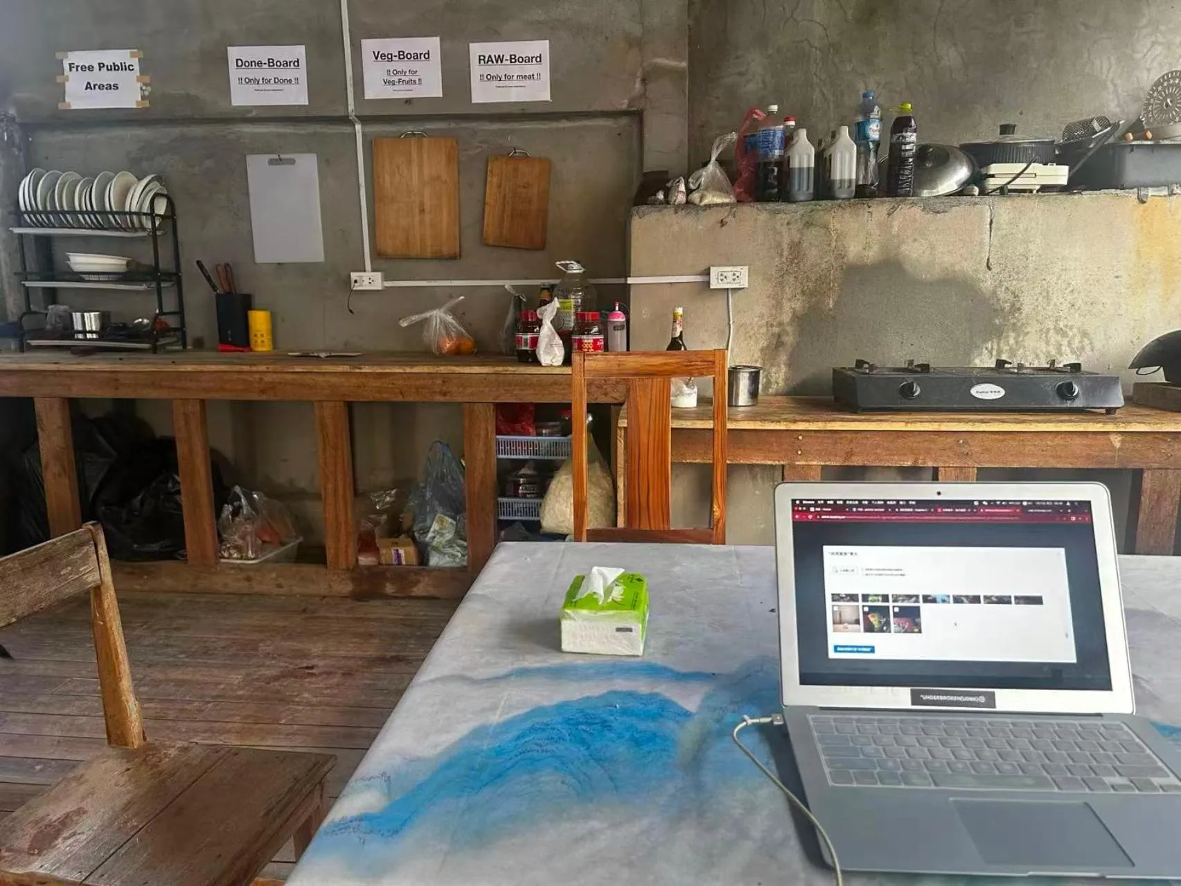 Kitchen or kitchenette in Mimosa Backpackers Hostel