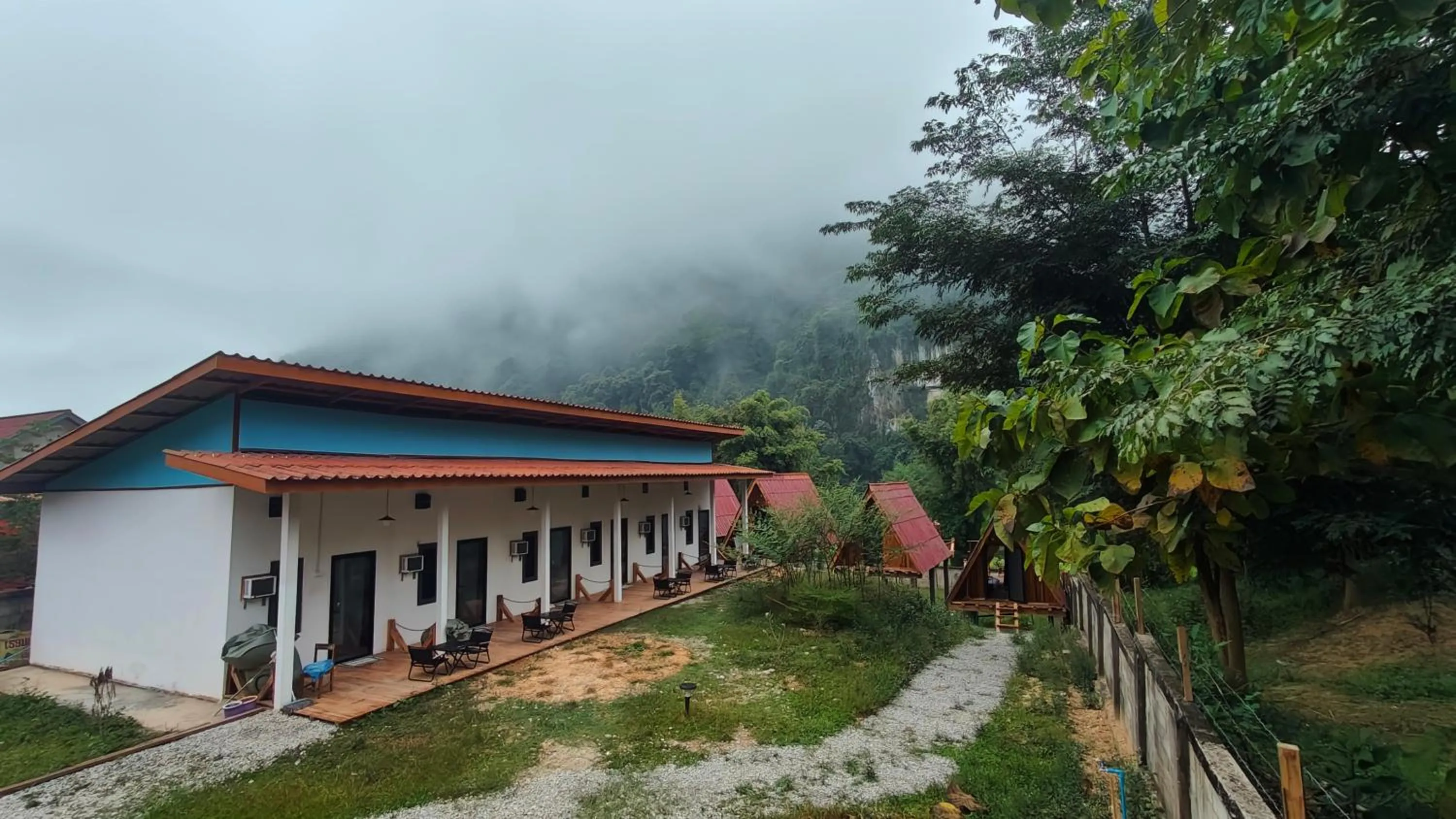 Property building in Mimosa Backpackers Hostel