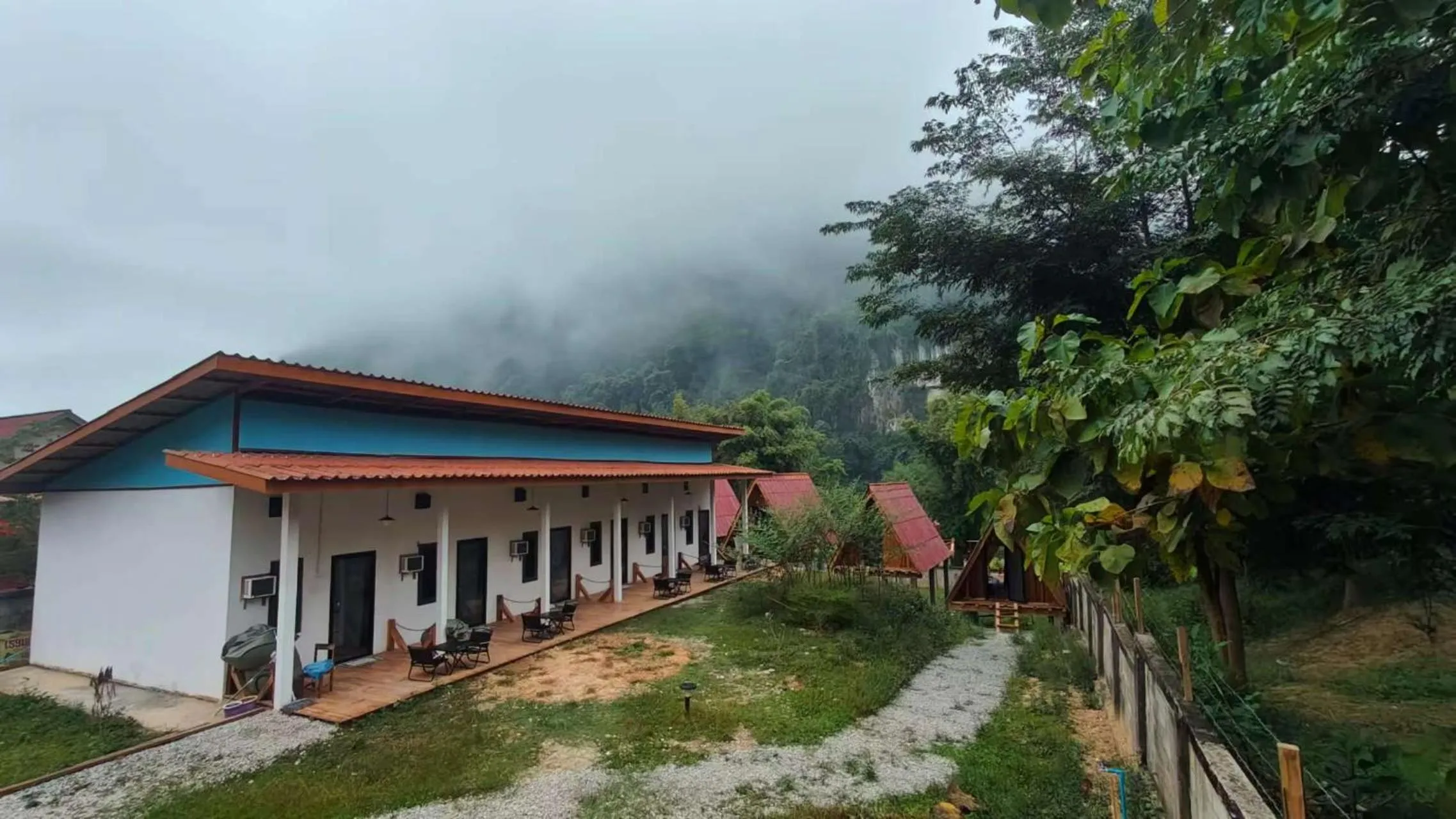 Property building in Mimosa Backpackers Hostel