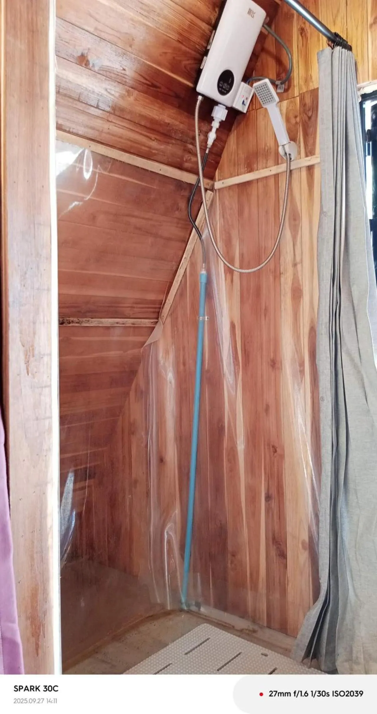 Shower in Mimosa Backpackers Hostel