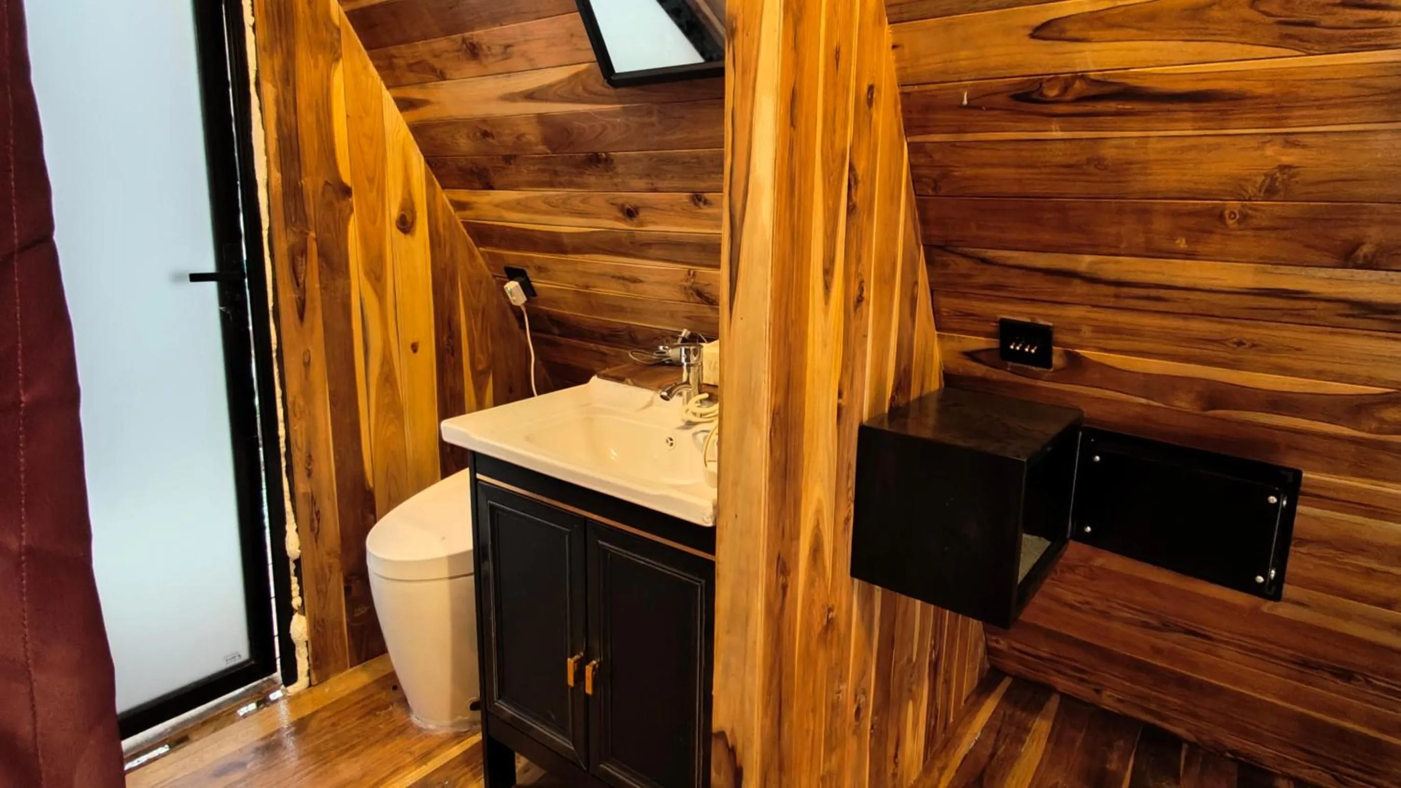 Toilet in Mimosa Backpackers Hostel