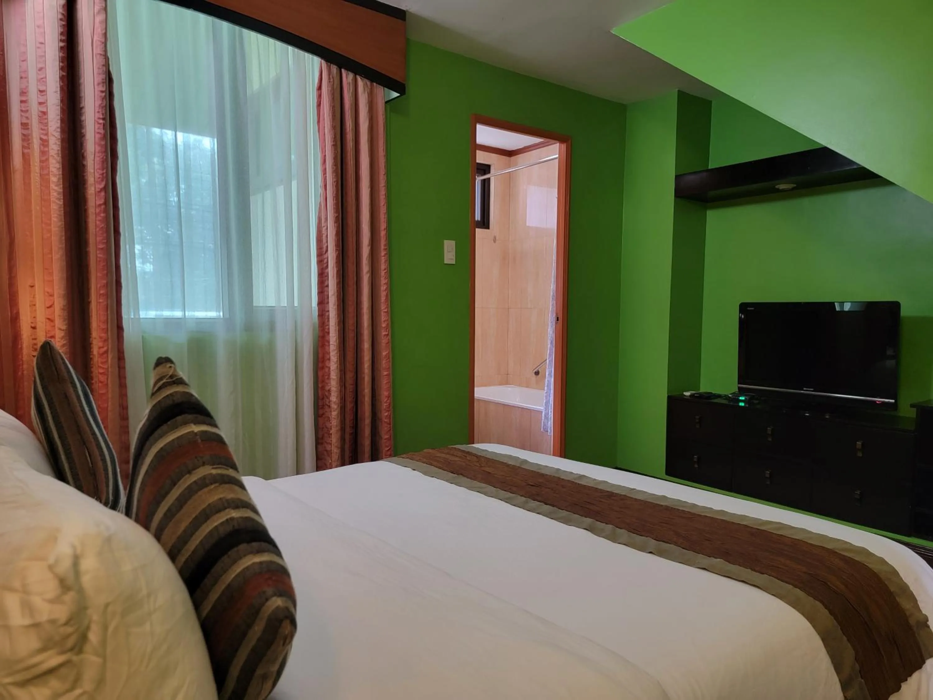 Bed in Lee Boutique Hotel Tagaytay