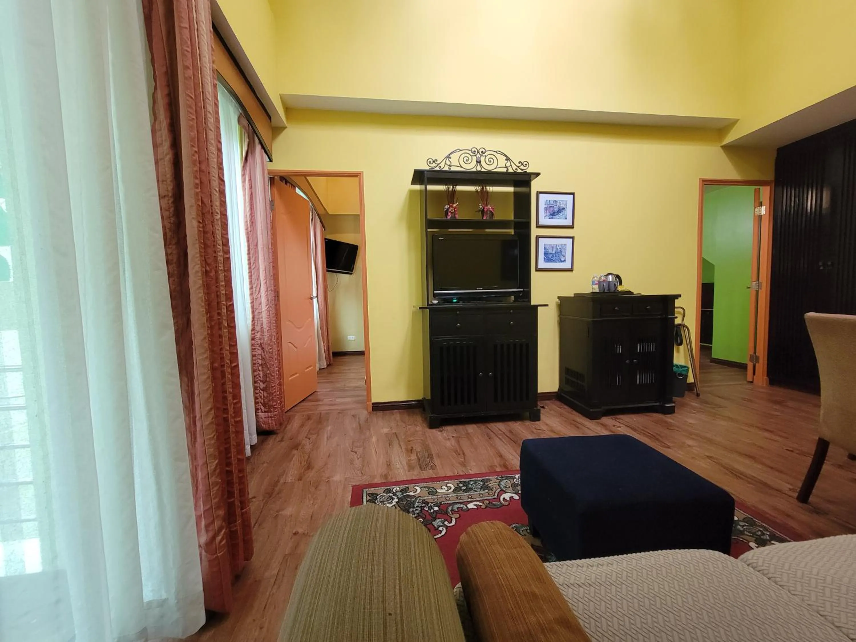 TV and multimedia in Lee Boutique Hotel Tagaytay