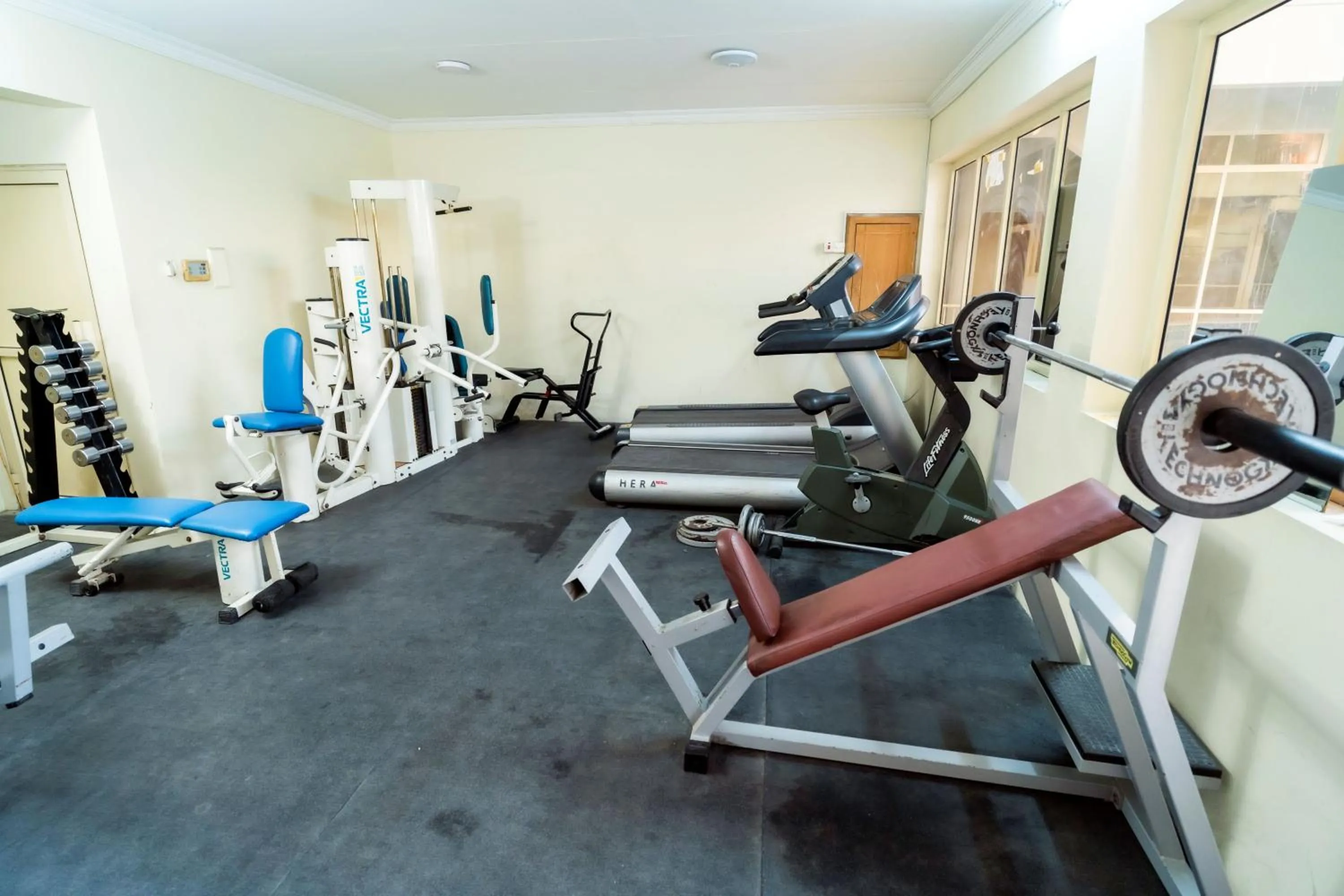 Fitness centre/facilities in Frsan Plaza