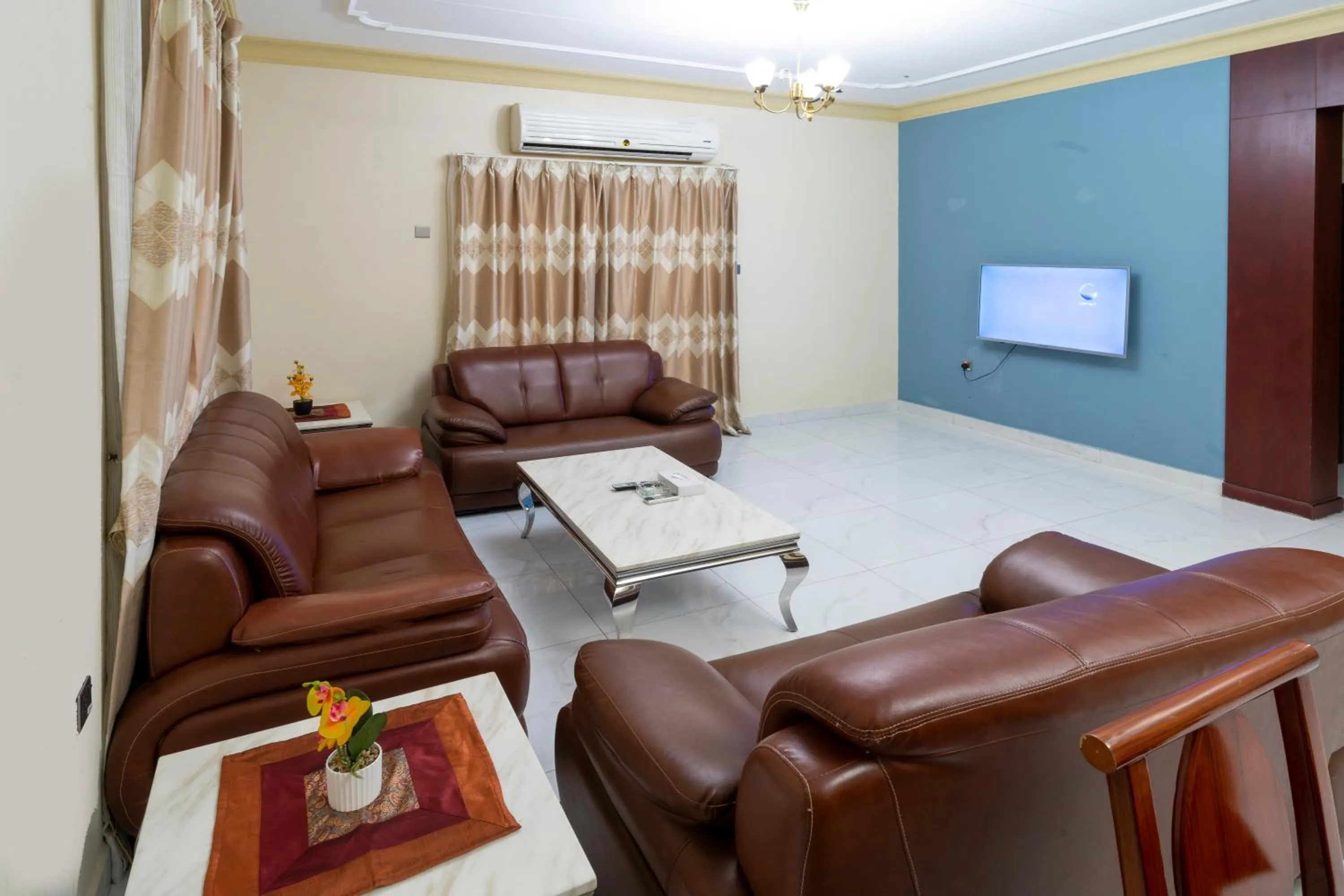 TV and multimedia in Frsan Plaza