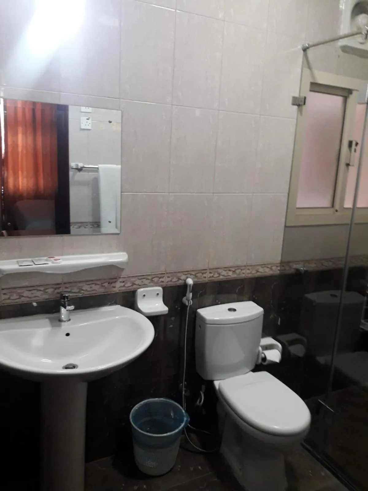 Shower in Frsan Plaza