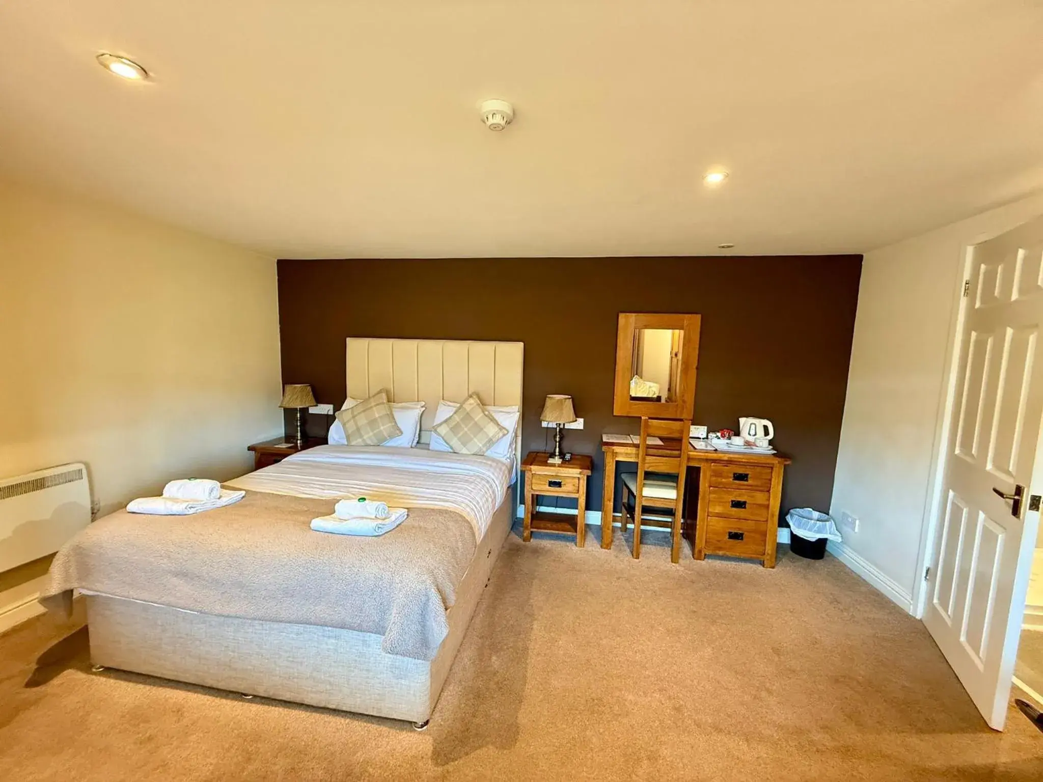 Standard King Room in The Woodman Inn Standard King Room in The Woodman Inn