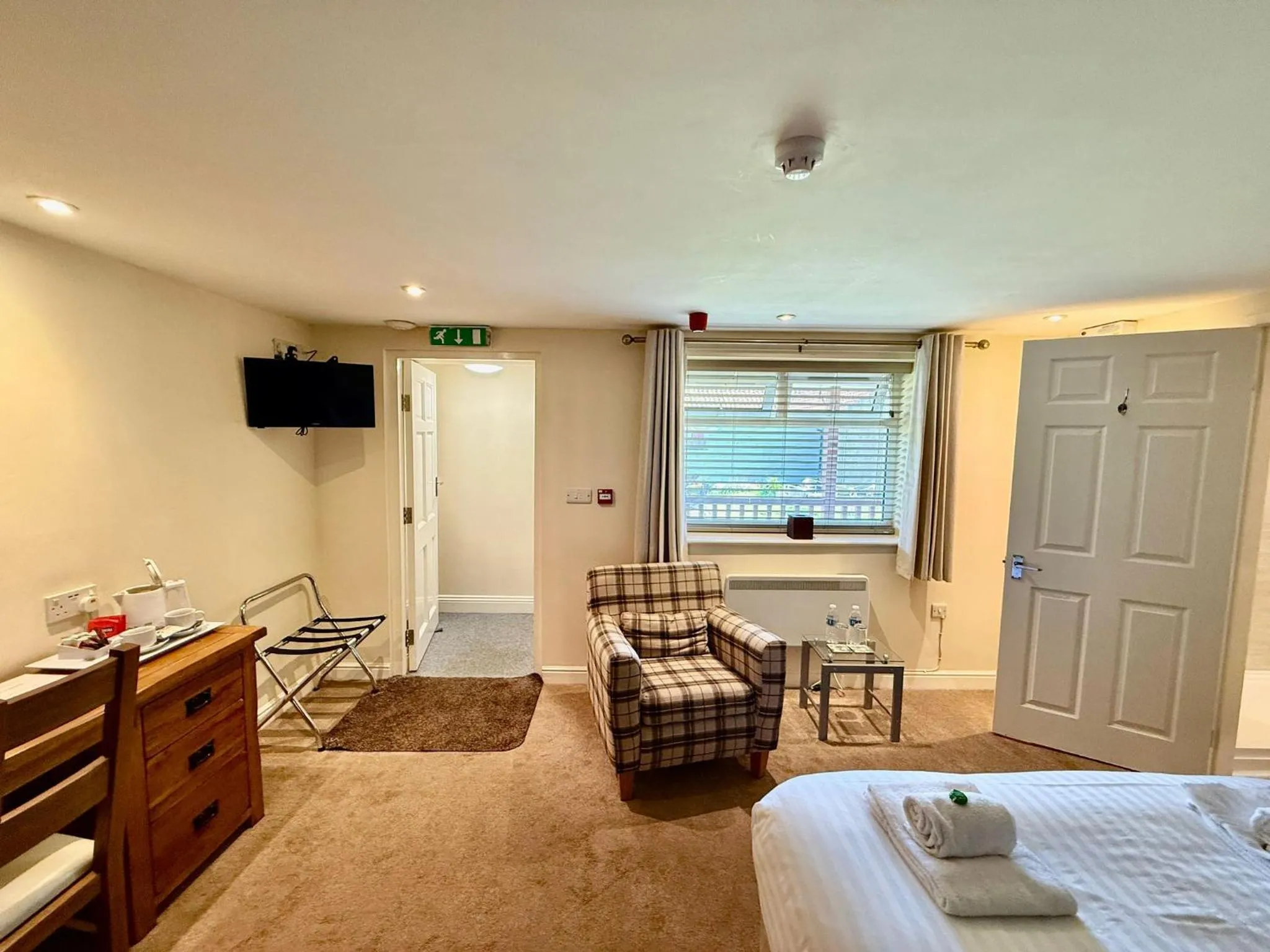 Bedroom, Bed in The Woodman Inn