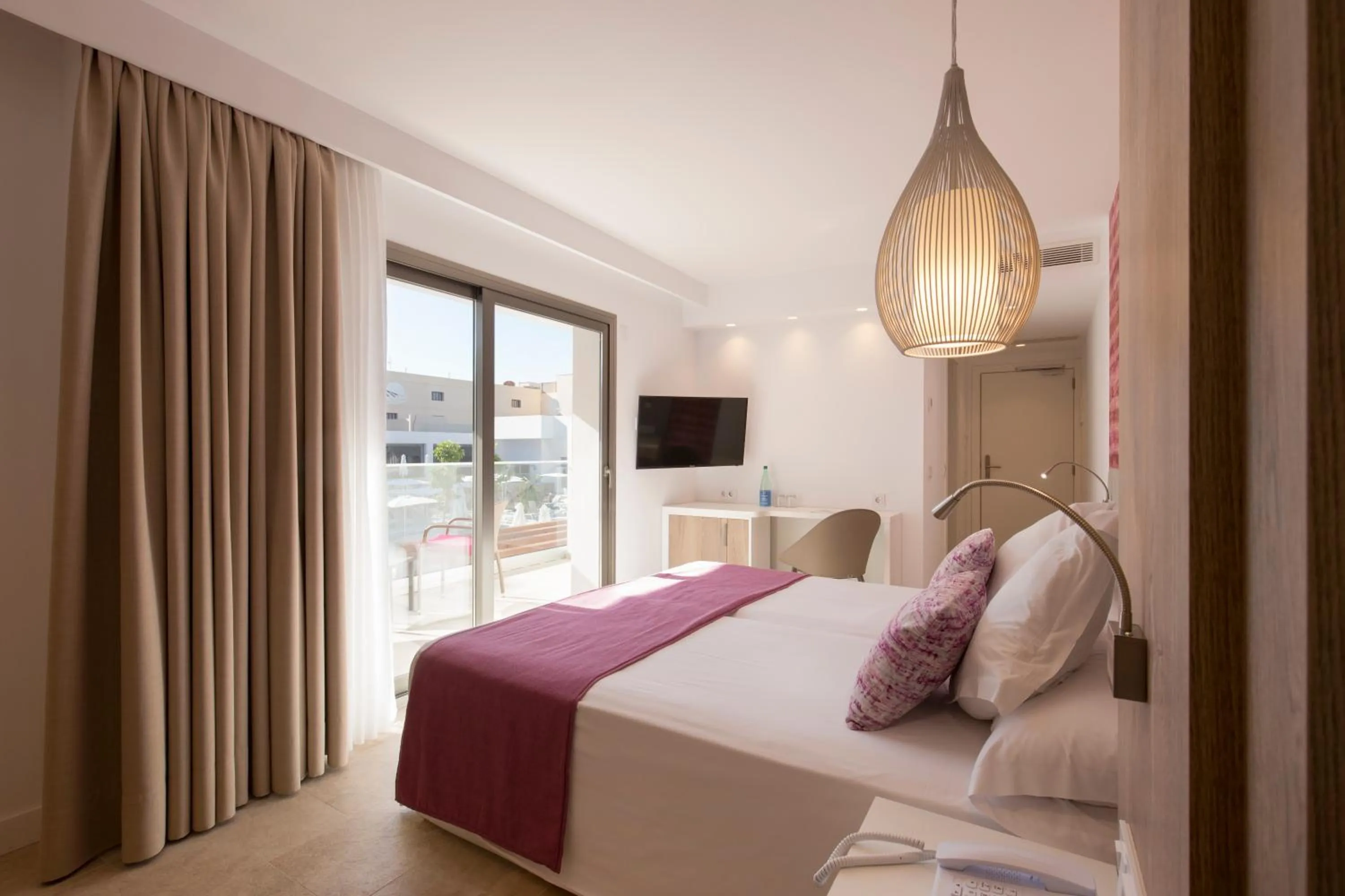 Photo of the whole room, Bed in Hotel Bella Playa & Spa