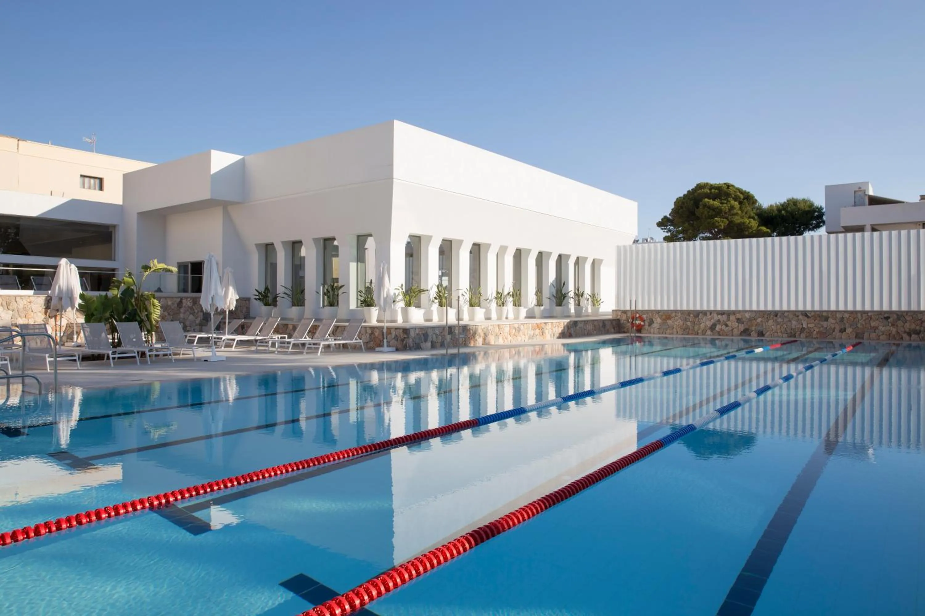 Tennis court in Hotel Bella Playa & Spa