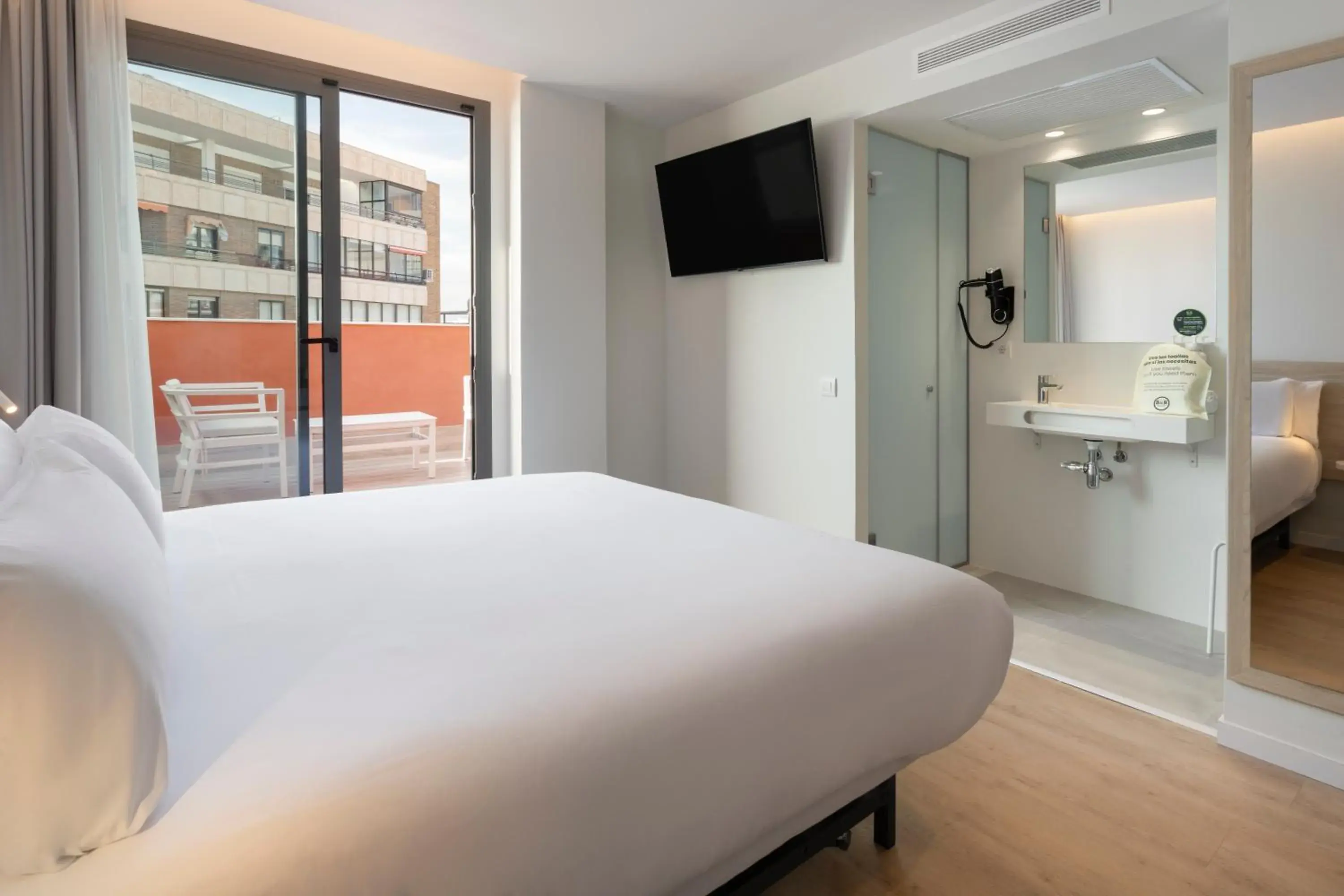 Double Room with Terrace in B&B HOTEL Alicante Centro Double Room with Terrace in B&B HOTEL Alicante Centro