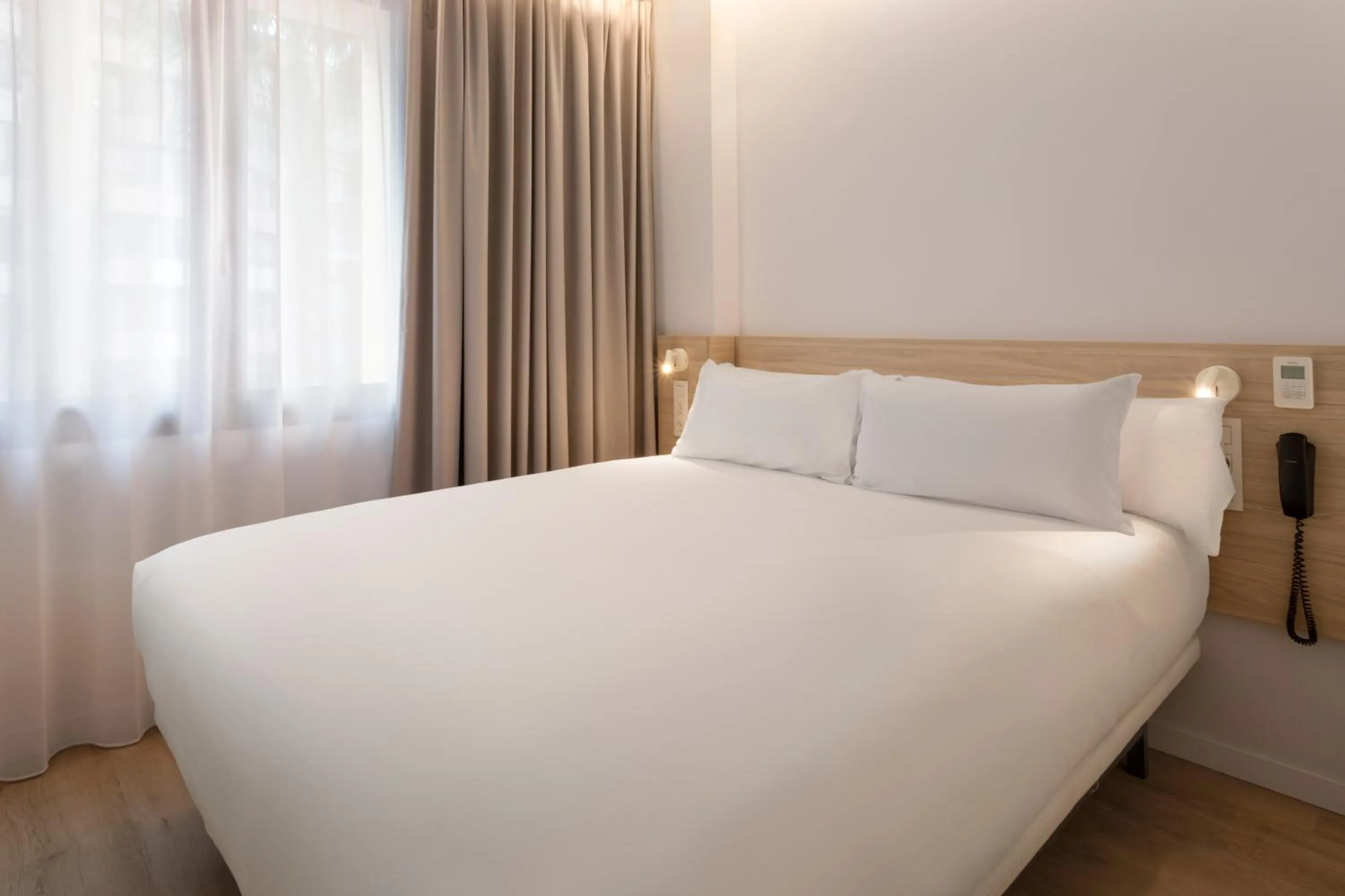 Bedroom, Bed in B&B HOTEL Alicante Centro