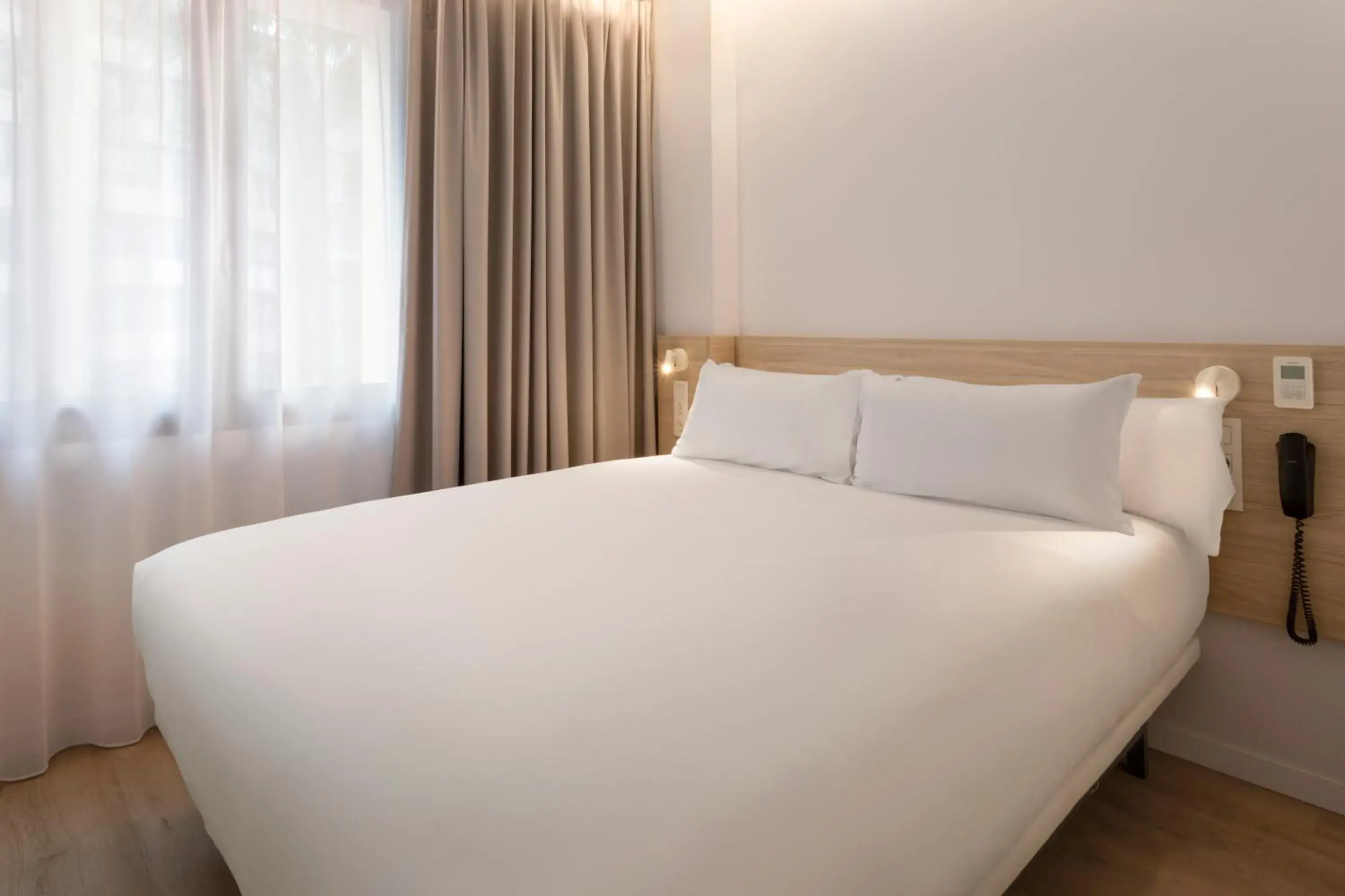 Superior Double Room in B&B HOTEL Alicante Centro Superior Double Room in B&B HOTEL Alicante Centro