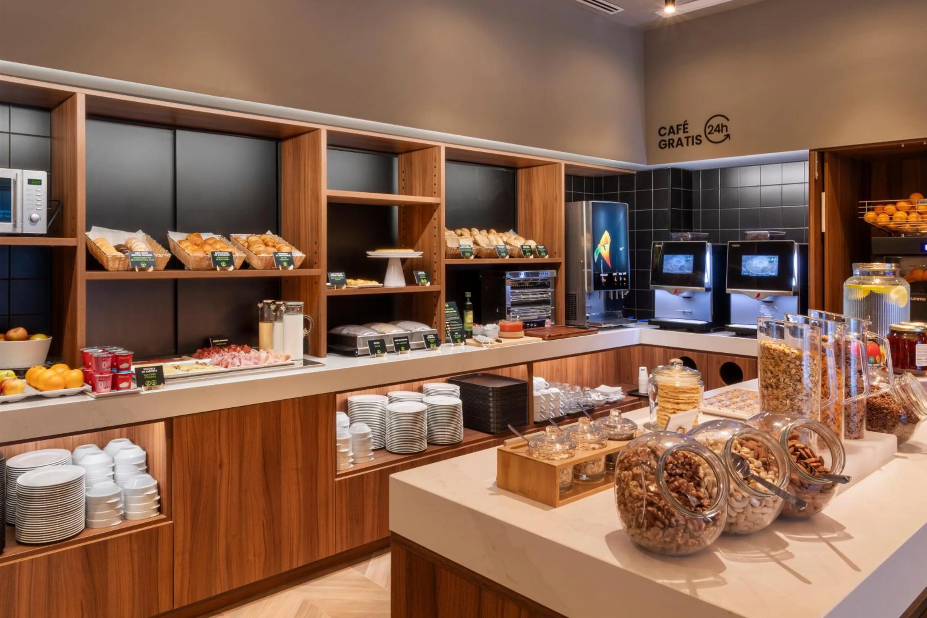 Buffet breakfast in B&B HOTEL Alicante Centro