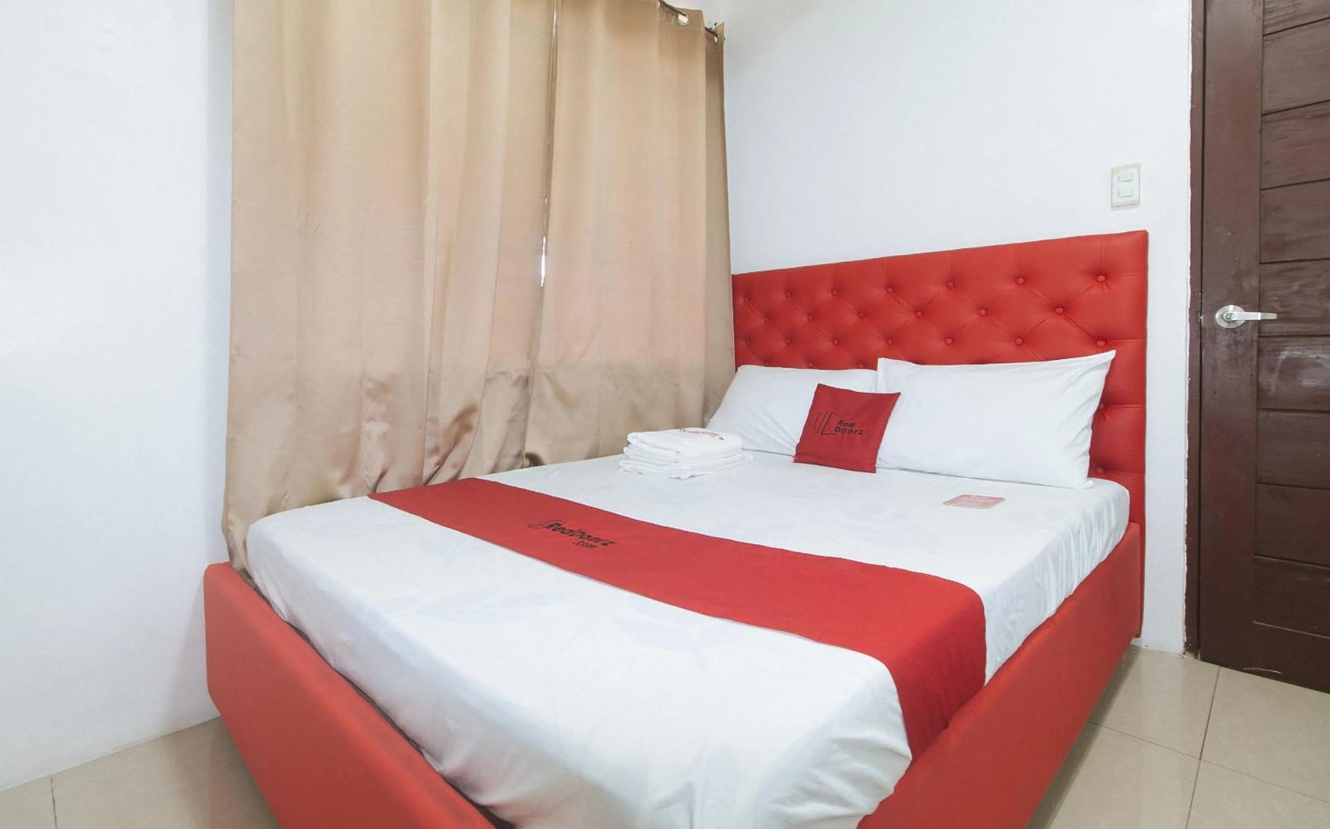 Bed in RedDoorz at Najar Residences near NAIA Terminal