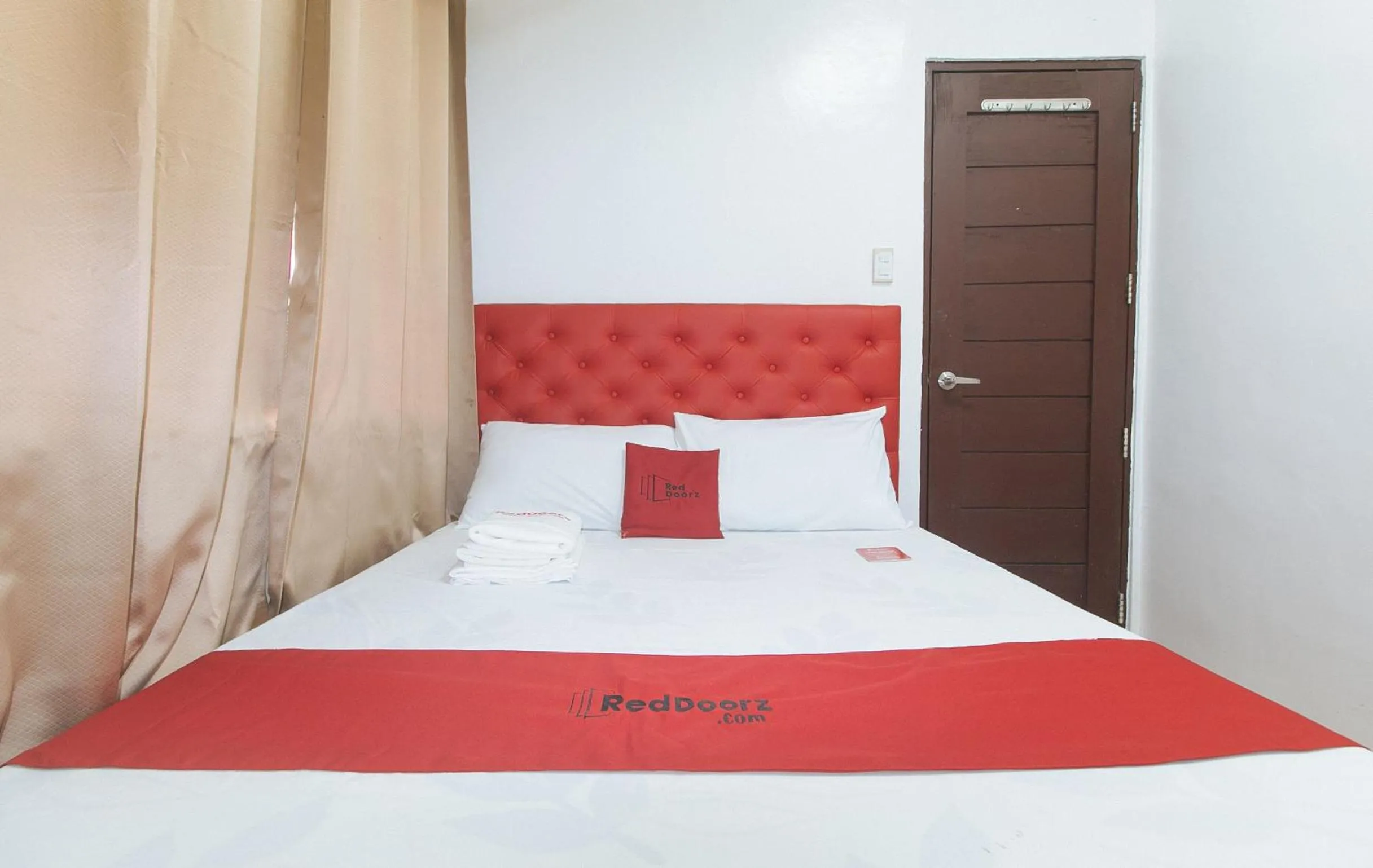 Bed in RedDoorz at Najar Residences near NAIA Terminal