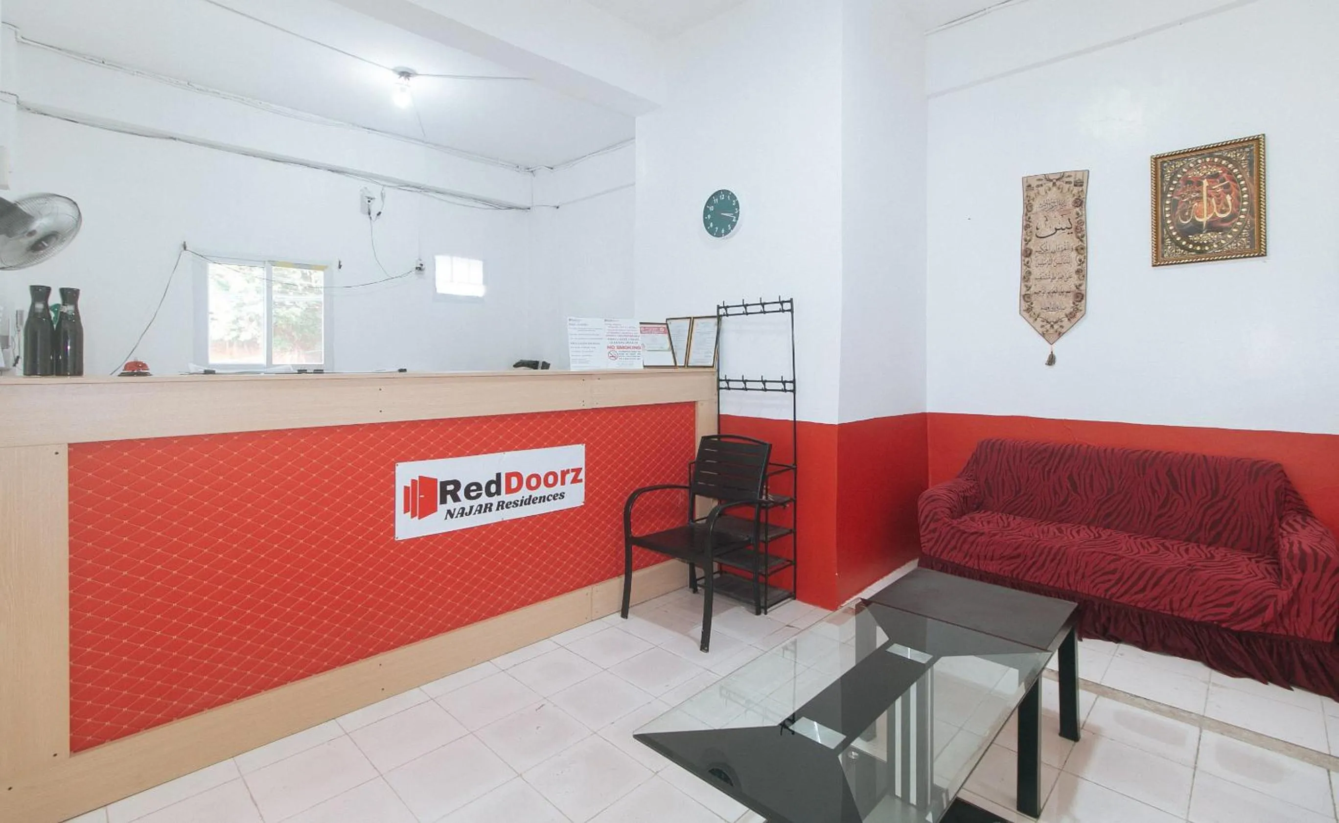 Lobby or reception in RedDoorz at Najar Residences near NAIA Terminal