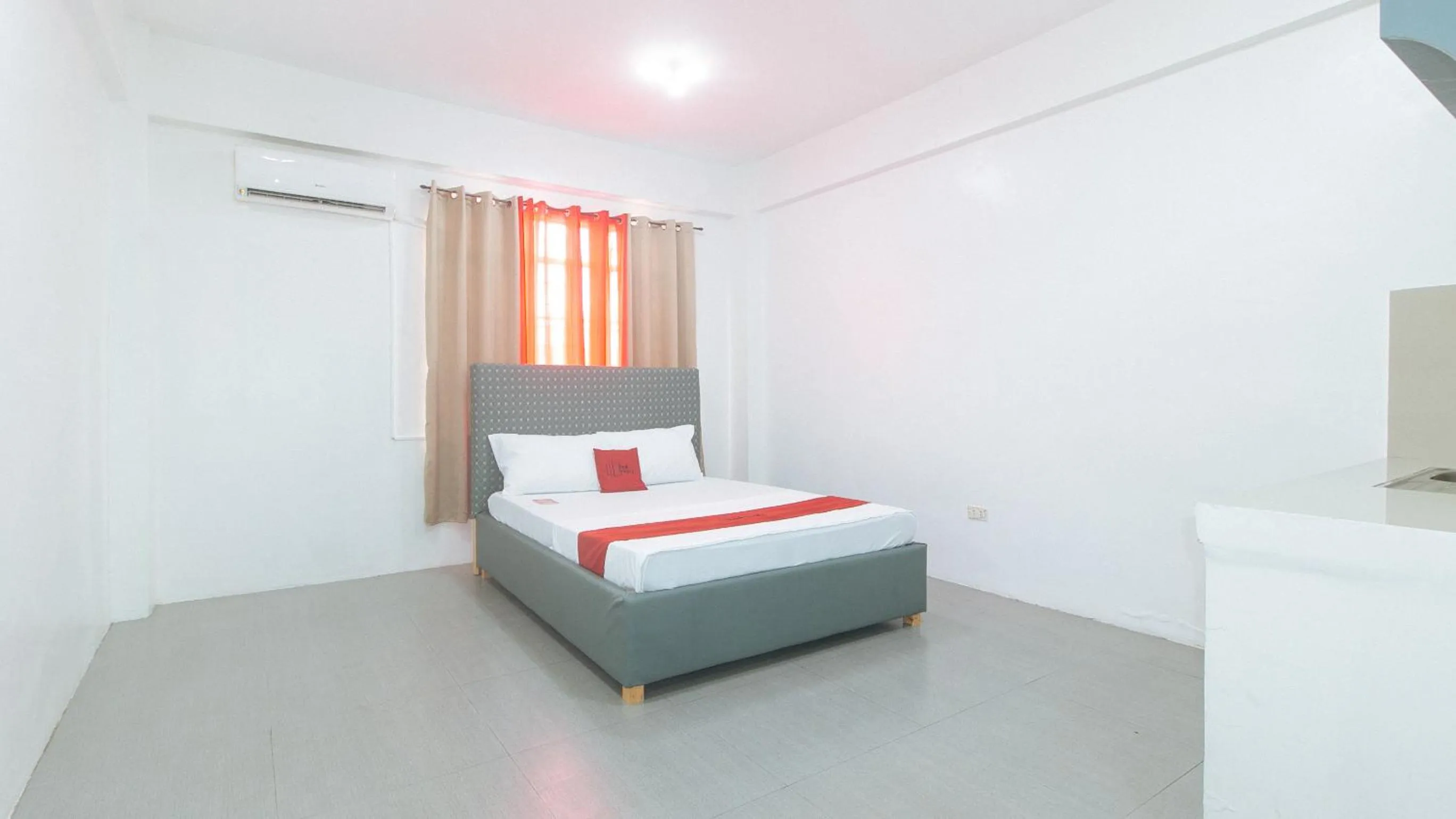 TV and multimedia, Bed in RedDoorz at Najar Residences near NAIA Terminal