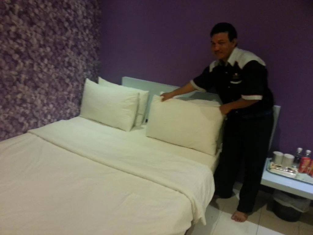 Bed in Cappuccino Hotel @ Mount Austin