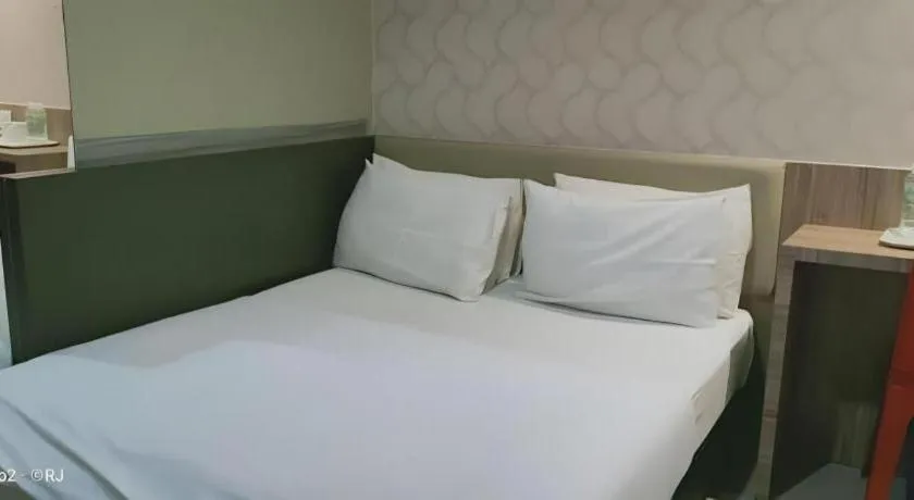 Bed in Cappuccino Hotel @ Mount Austin