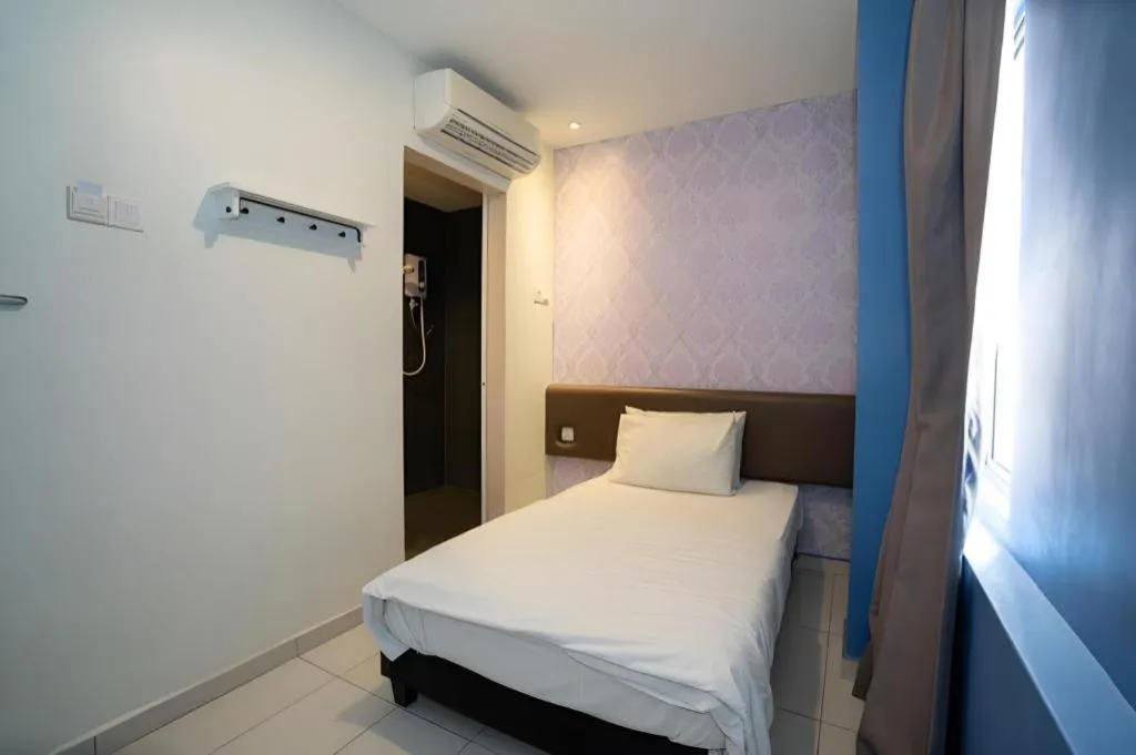 Bed in Cappuccino Hotel @ Mount Austin