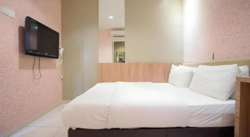 Bed in Cappuccino Hotel @ Mount Austin