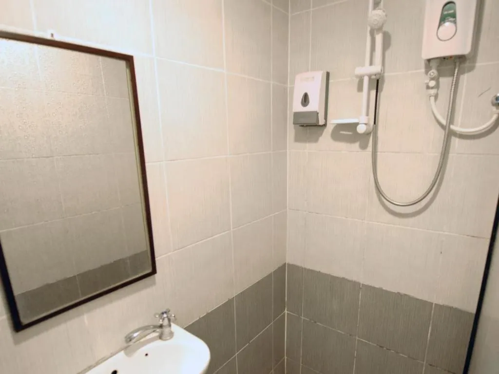 Place2Stay @ RH Plaza Hotel