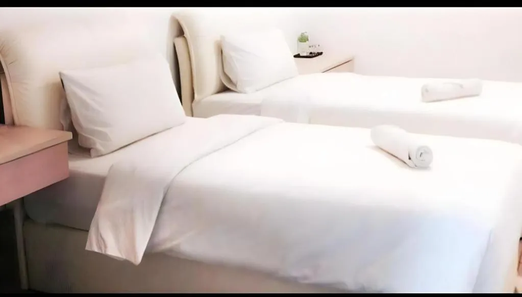 Bed in Peach Hill Hotel & Cafe