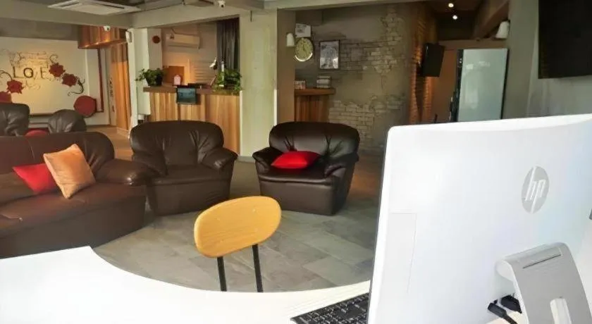 Riverine Garden Hotel