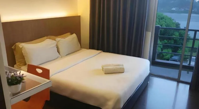 Bed in Place2Stay Business Hotel @ Waterfront