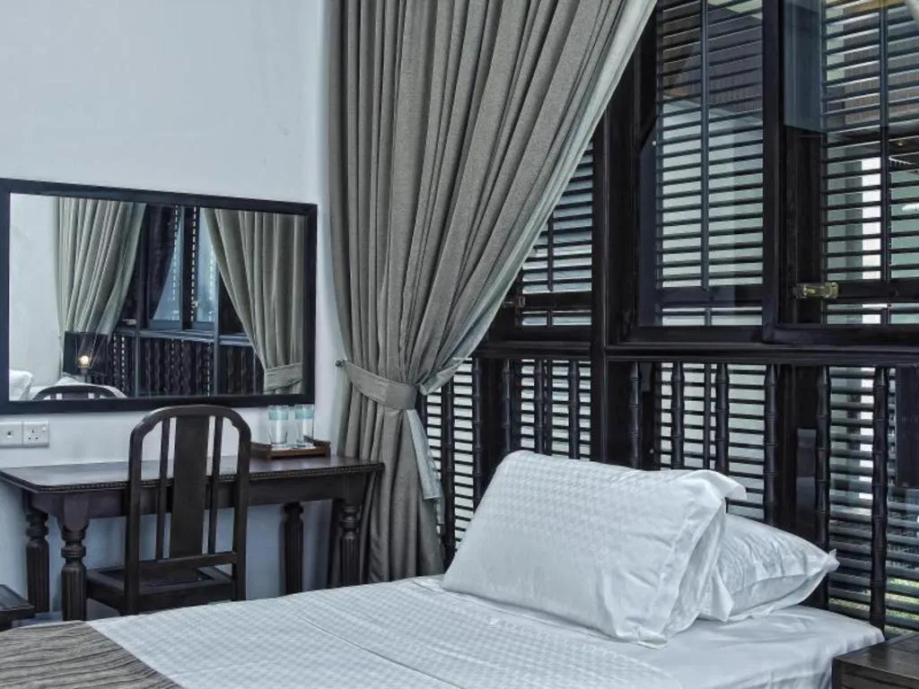 Bed in Courtyard at Heeren Boutique Hotel