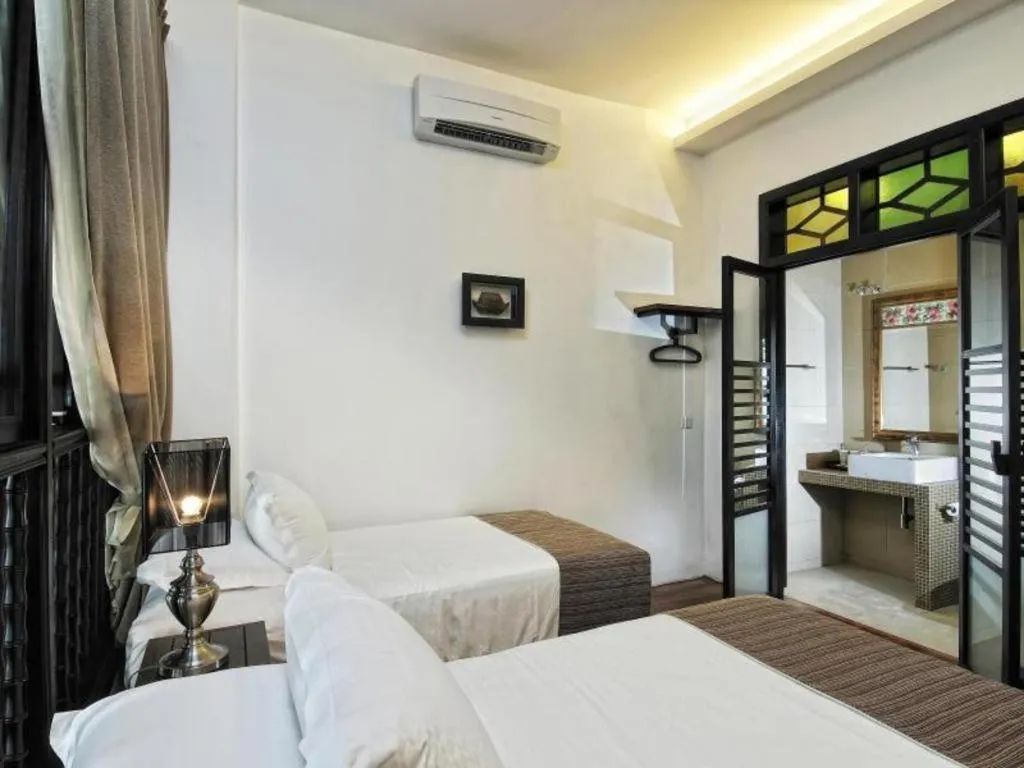 Bed in Courtyard at Heeren Boutique Hotel