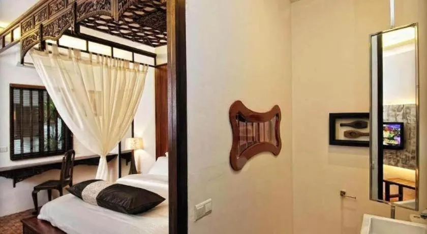 Bed in Courtyard at Heeren Boutique Hotel