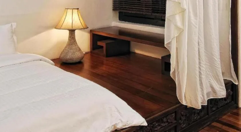 Bed in Courtyard at Heeren Boutique Hotel