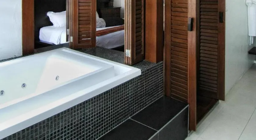 Courtyard at Heeren Boutique Hotel