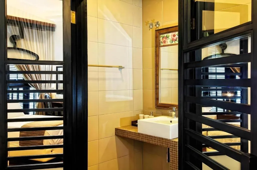 Courtyard at Heeren Boutique Hotel