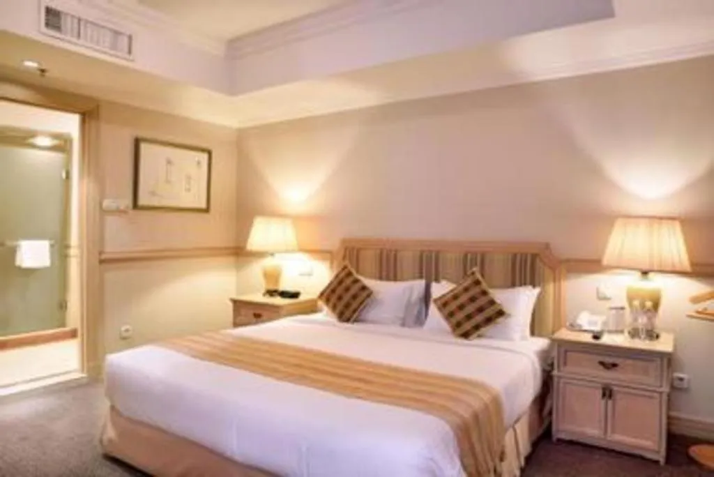 Bed in Hotel Royal Penang