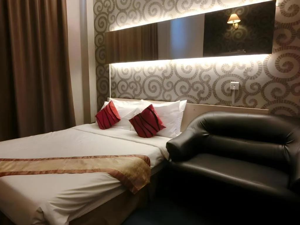 Bed in Paragon City Hotel