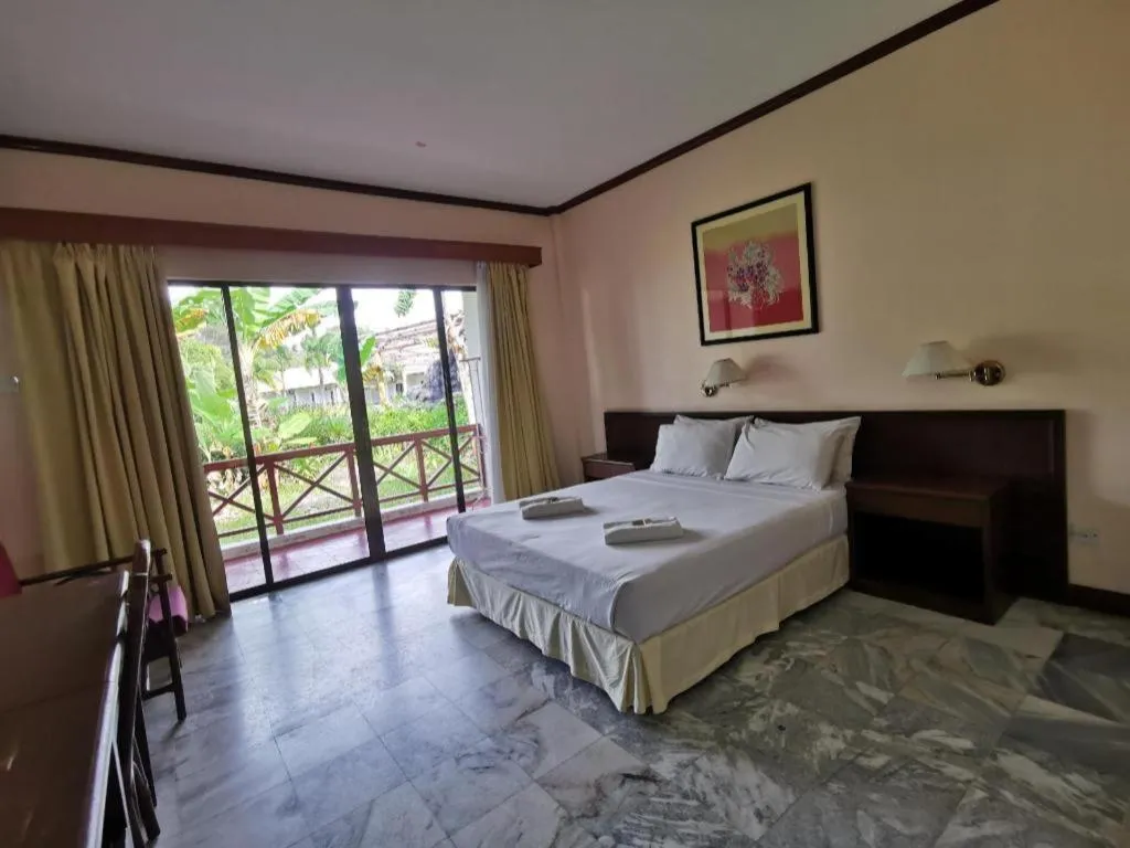 Bed in OYO 89972 Borneo Paradise Beach Hotel