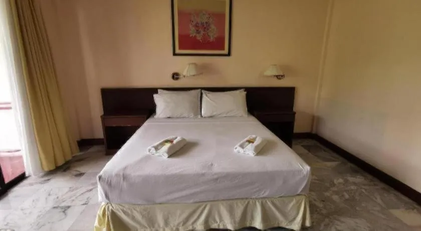 Bed in OYO 89972 Borneo Paradise Beach Hotel