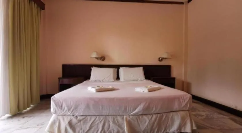 Bed in OYO 89972 Borneo Paradise Beach Hotel