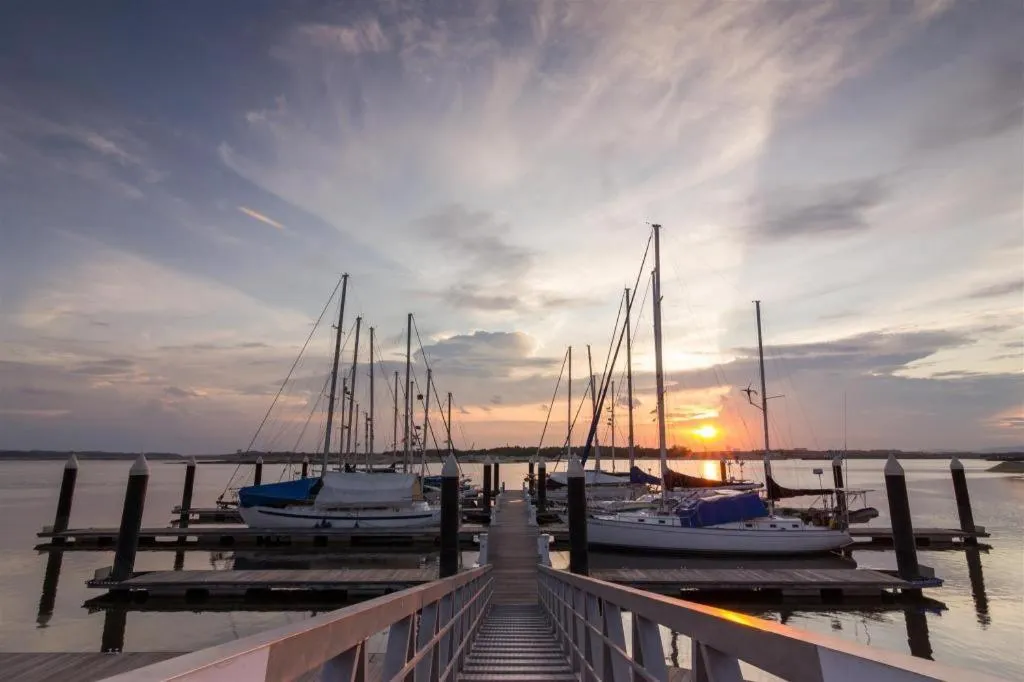 Zoom Inn Boutique Hotel by Ardens - Danga Bay